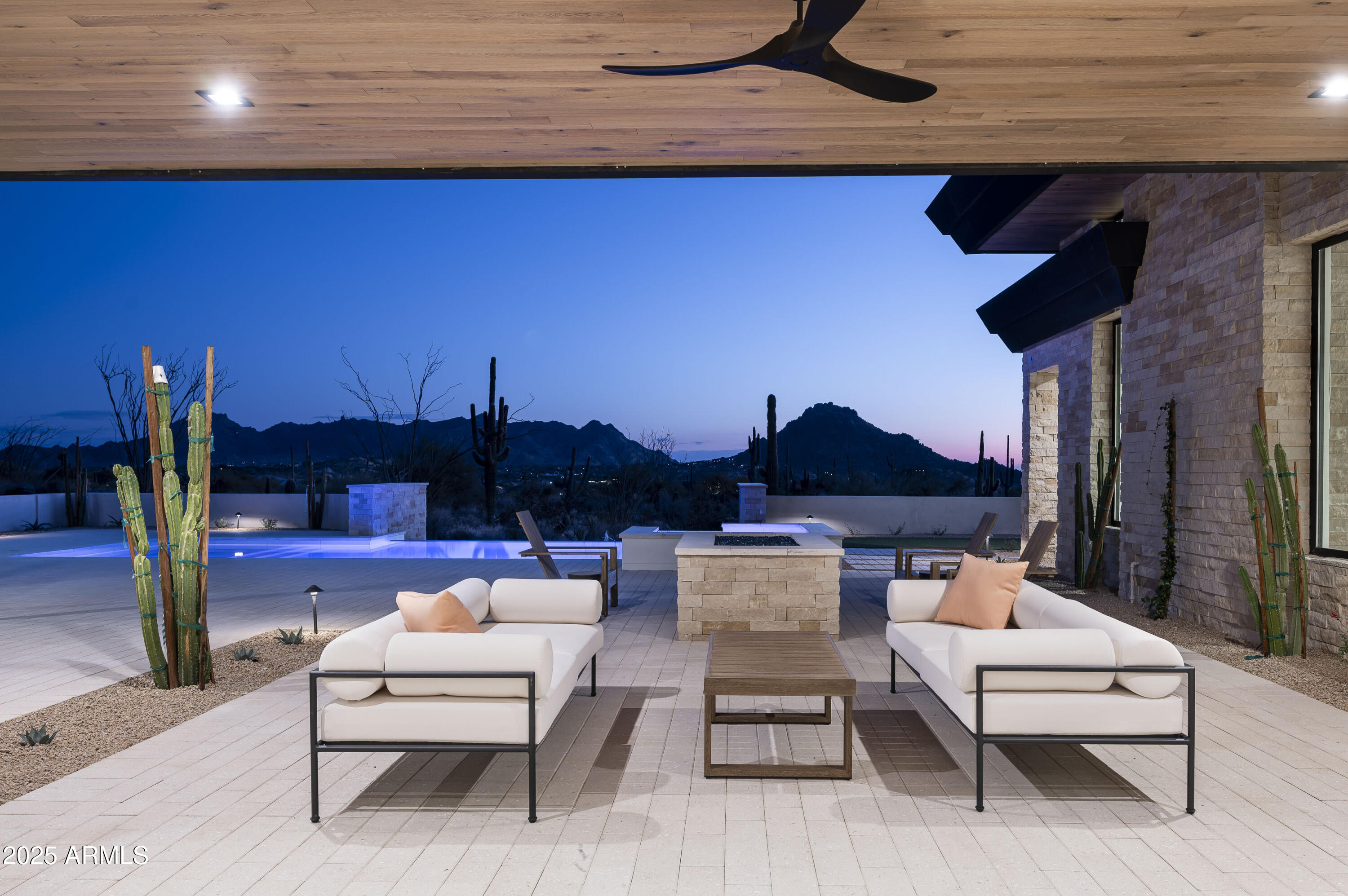 GOLDIE BROWN PINNACLE PEAK RANCH - Residential