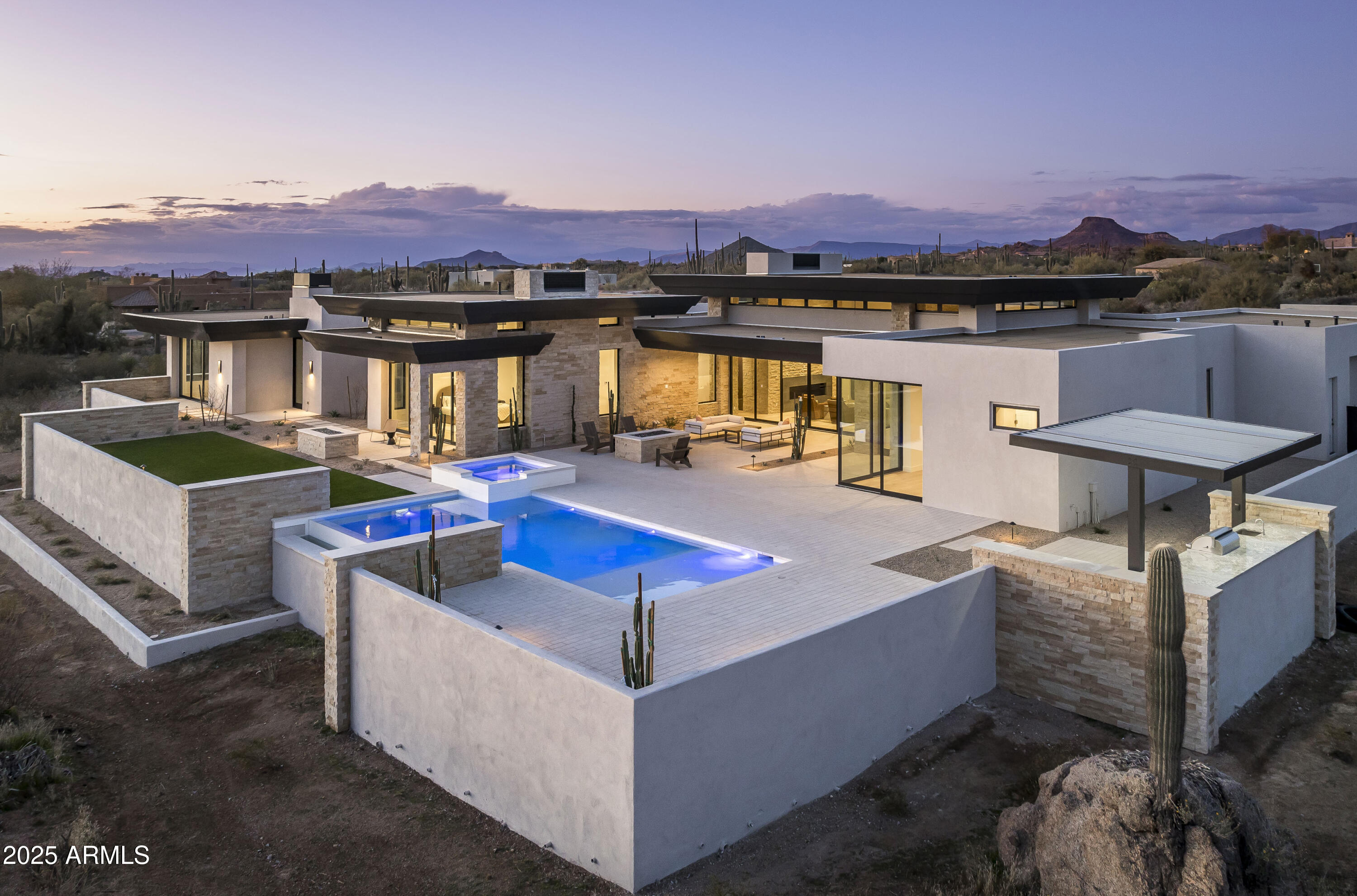 GOLDIE BROWN PINNACLE PEAK RANCH - Residential