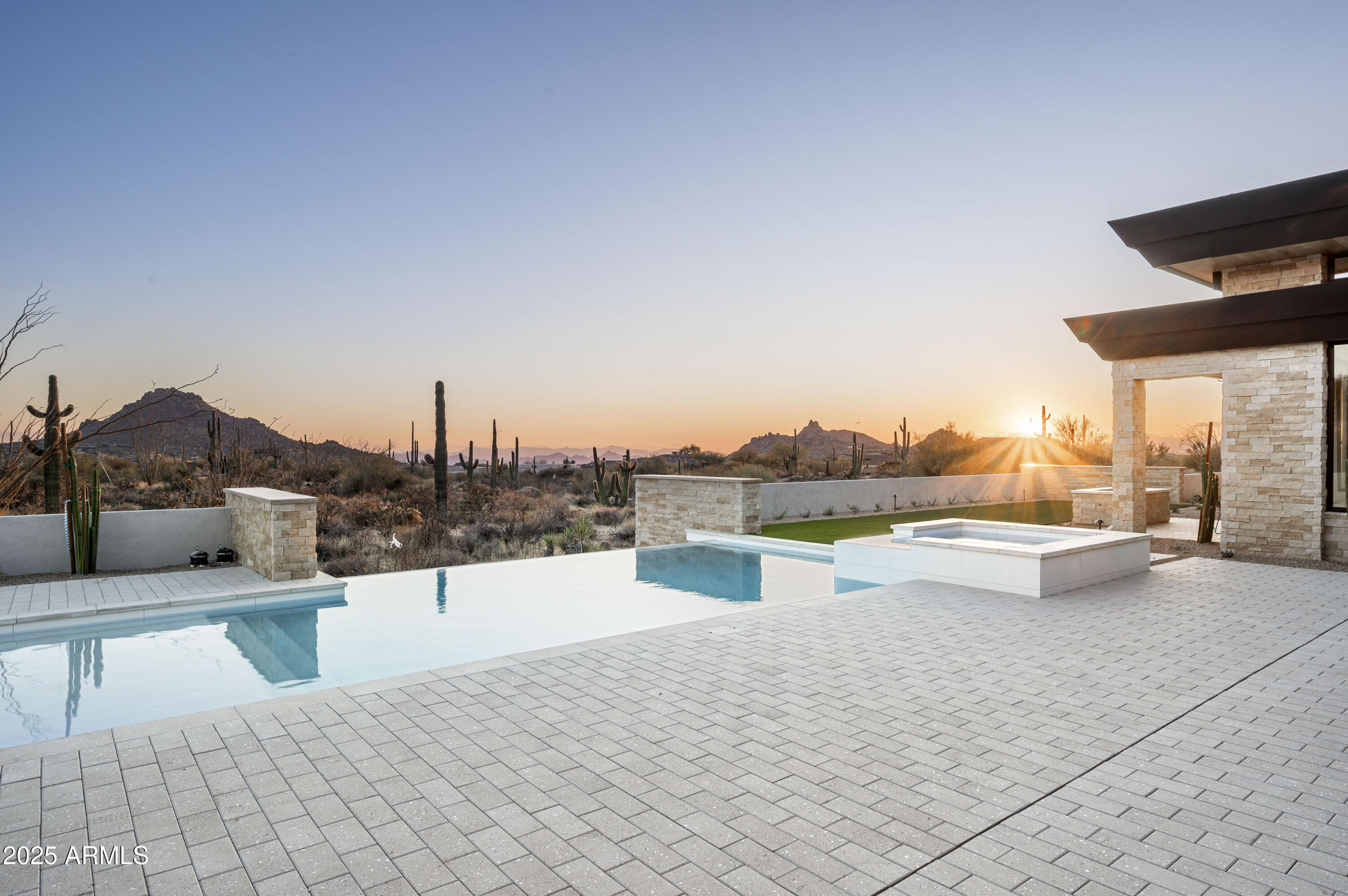GOLDIE BROWN PINNACLE PEAK RANCH - Residential