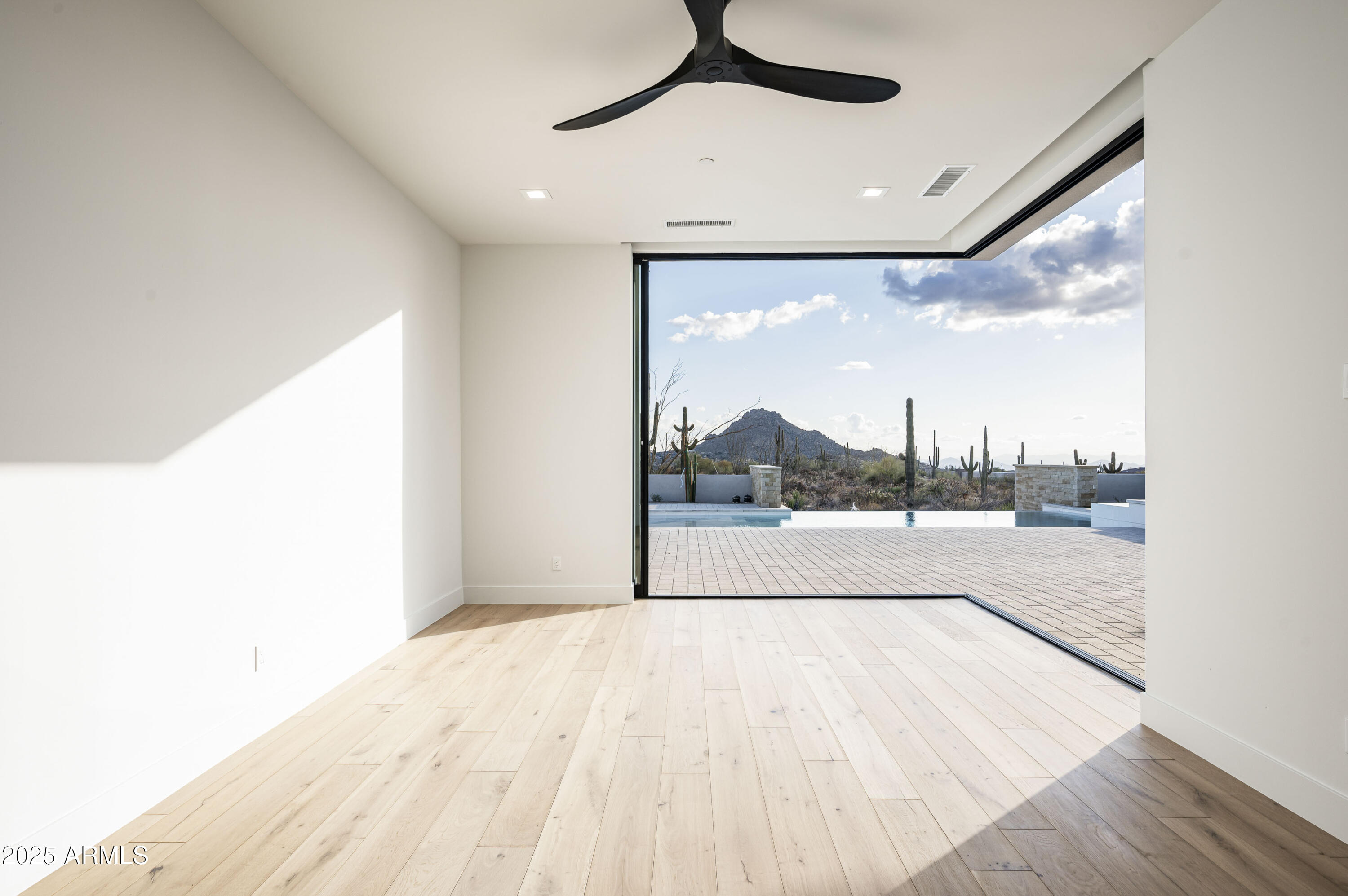 GOLDIE BROWN PINNACLE PEAK RANCH - Residential