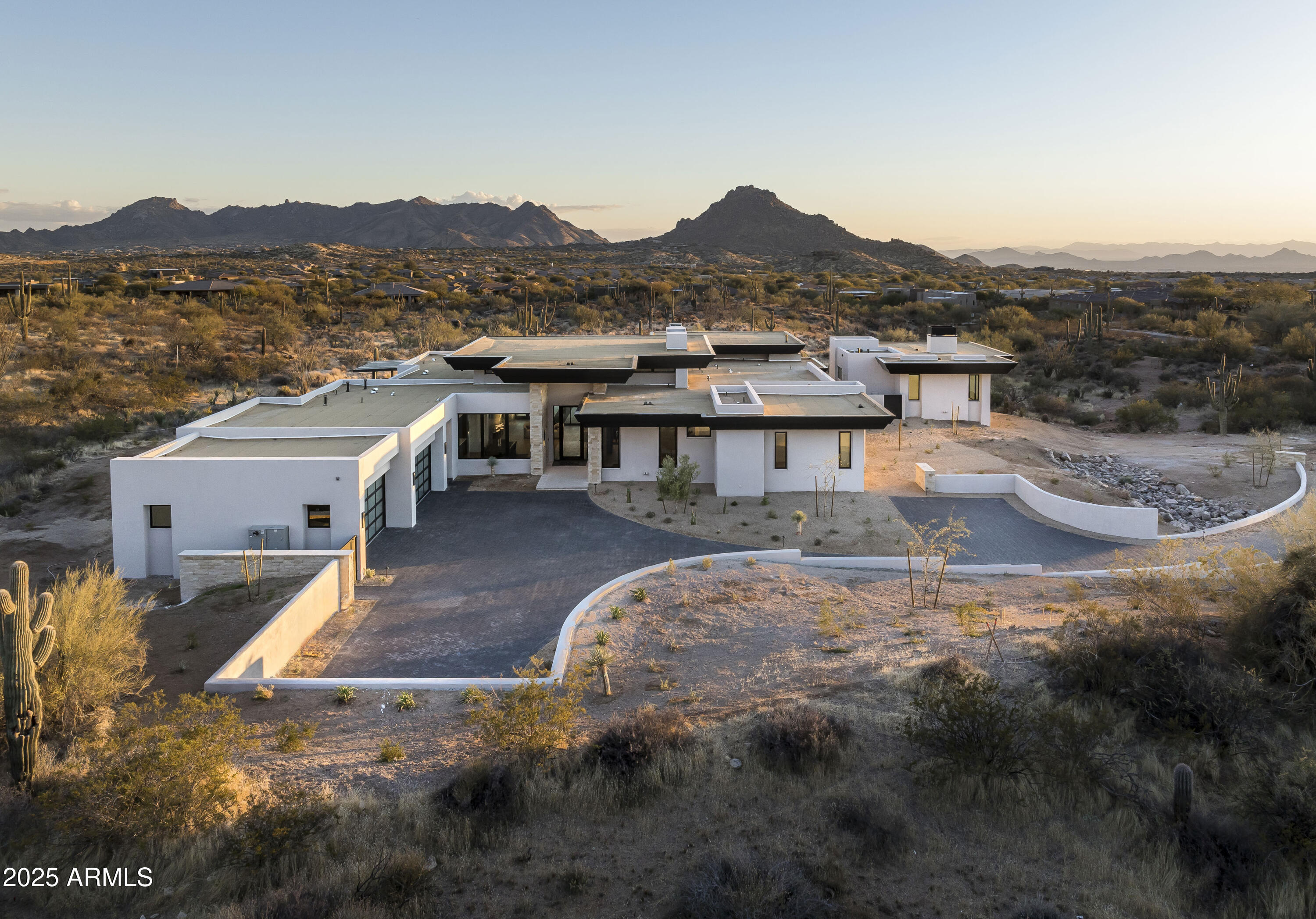 GOLDIE BROWN PINNACLE PEAK RANCH - Residential