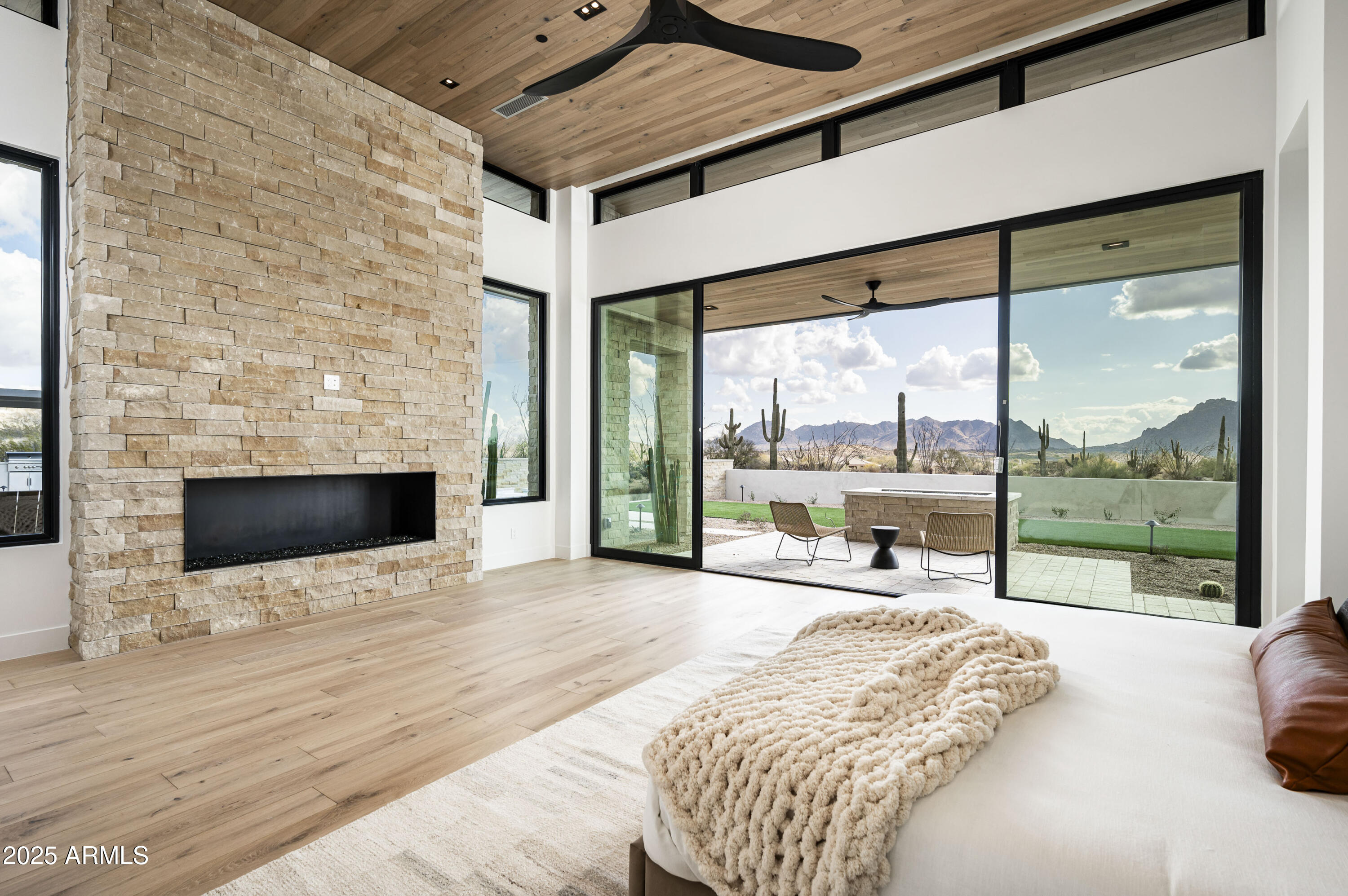 GOLDIE BROWN PINNACLE PEAK RANCH - Residential