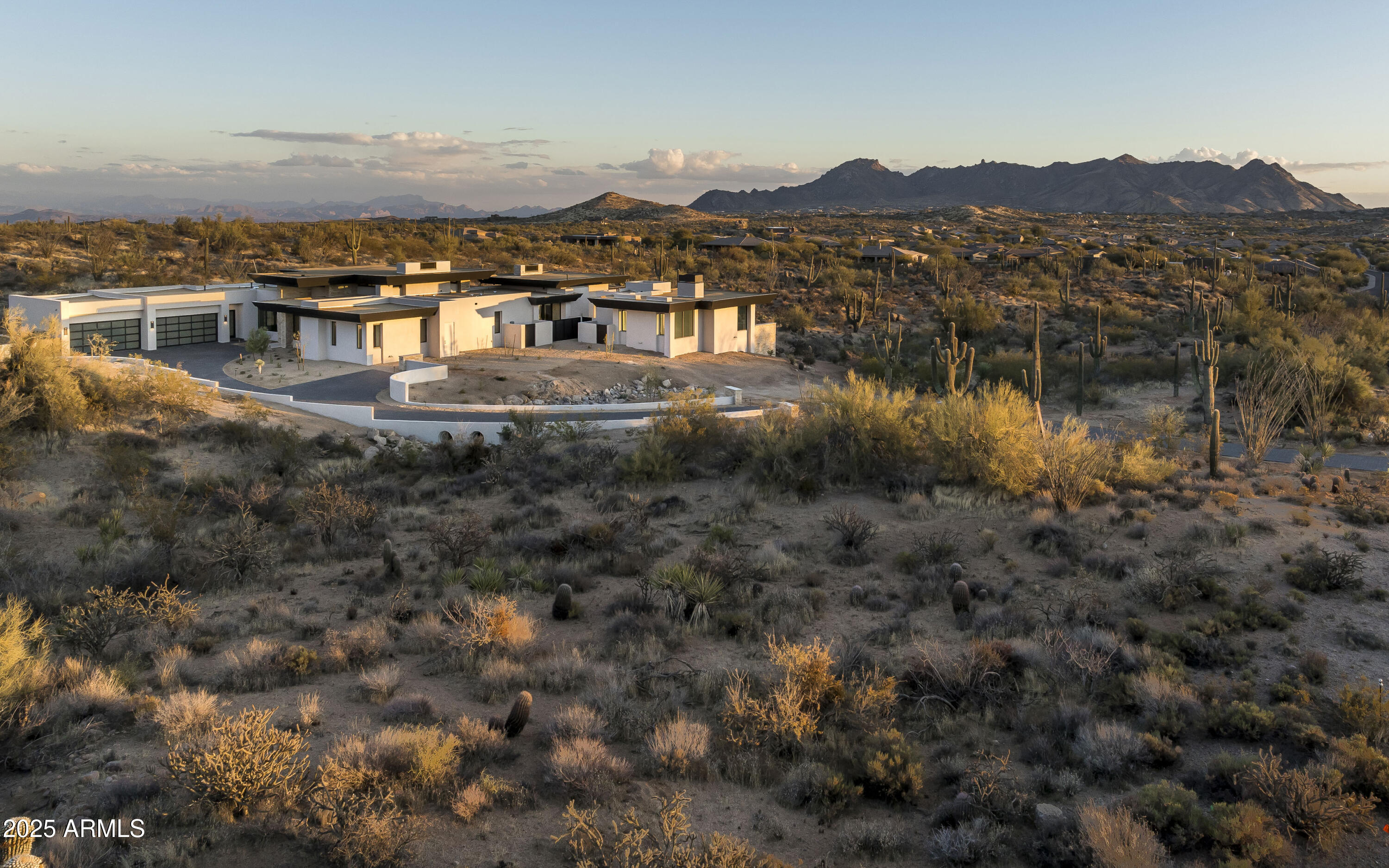 GOLDIE BROWN PINNACLE PEAK RANCH - Residential