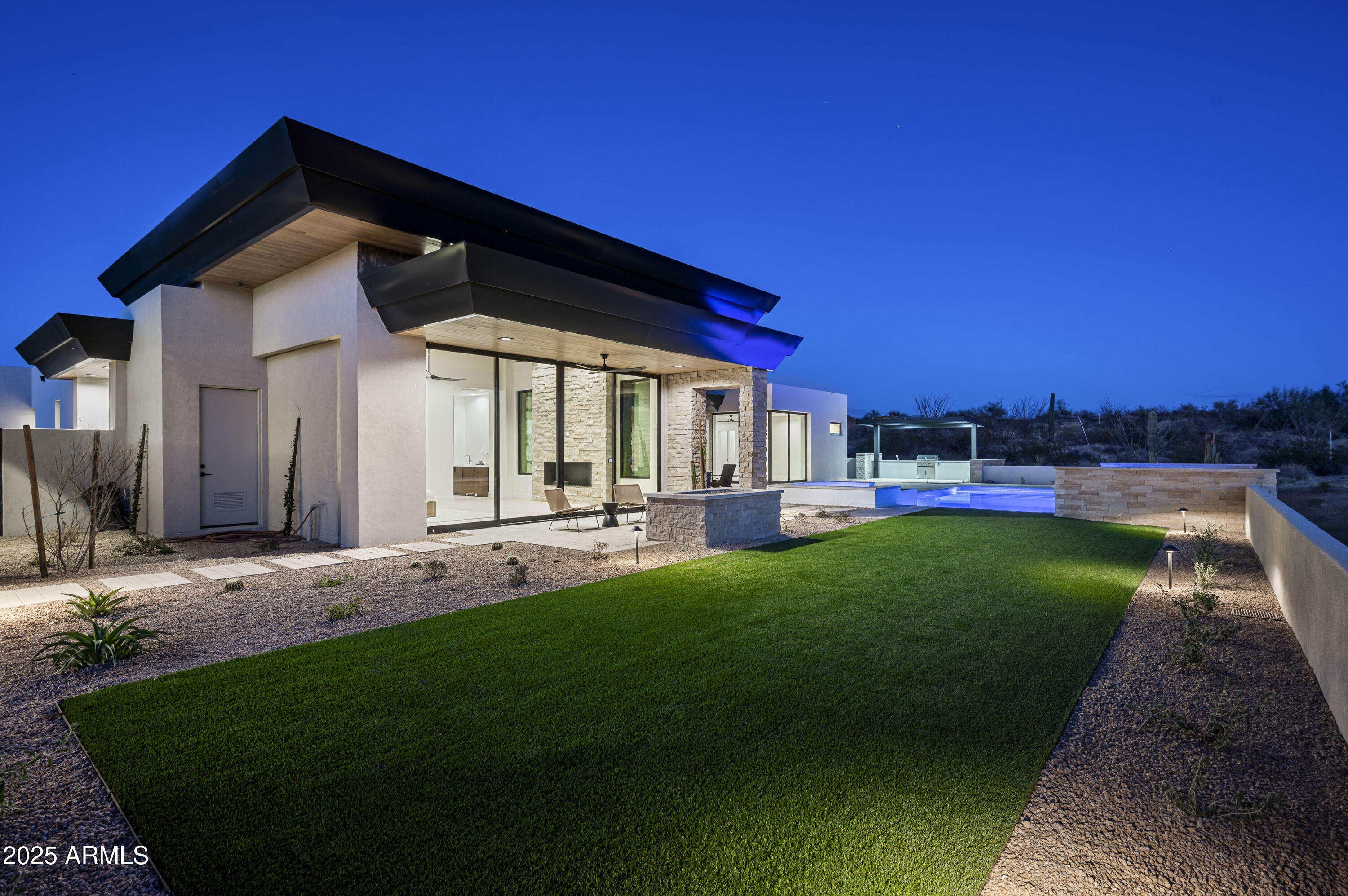 GOLDIE BROWN PINNACLE PEAK RANCH - Residential