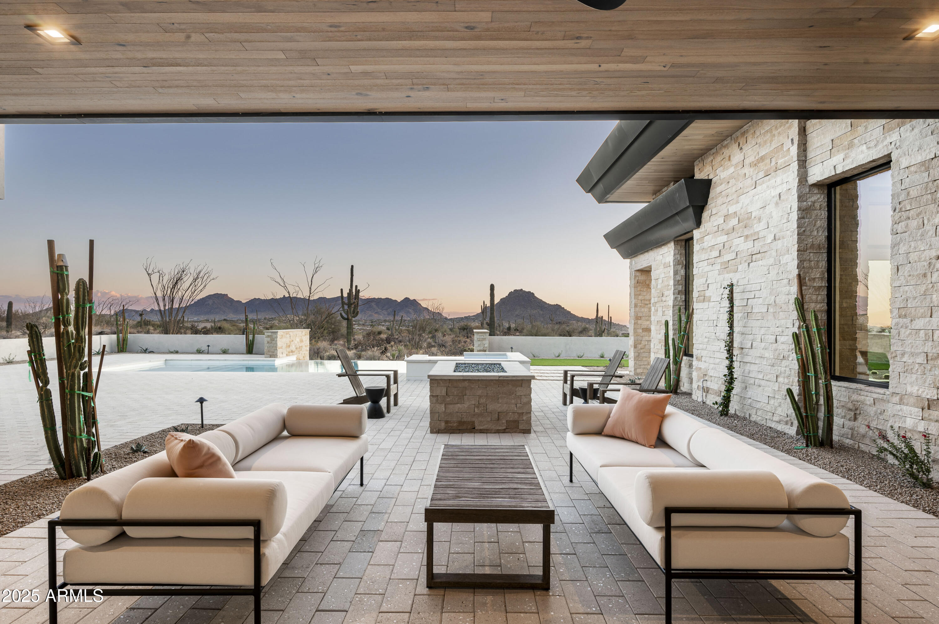 GOLDIE BROWN PINNACLE PEAK RANCH - Residential