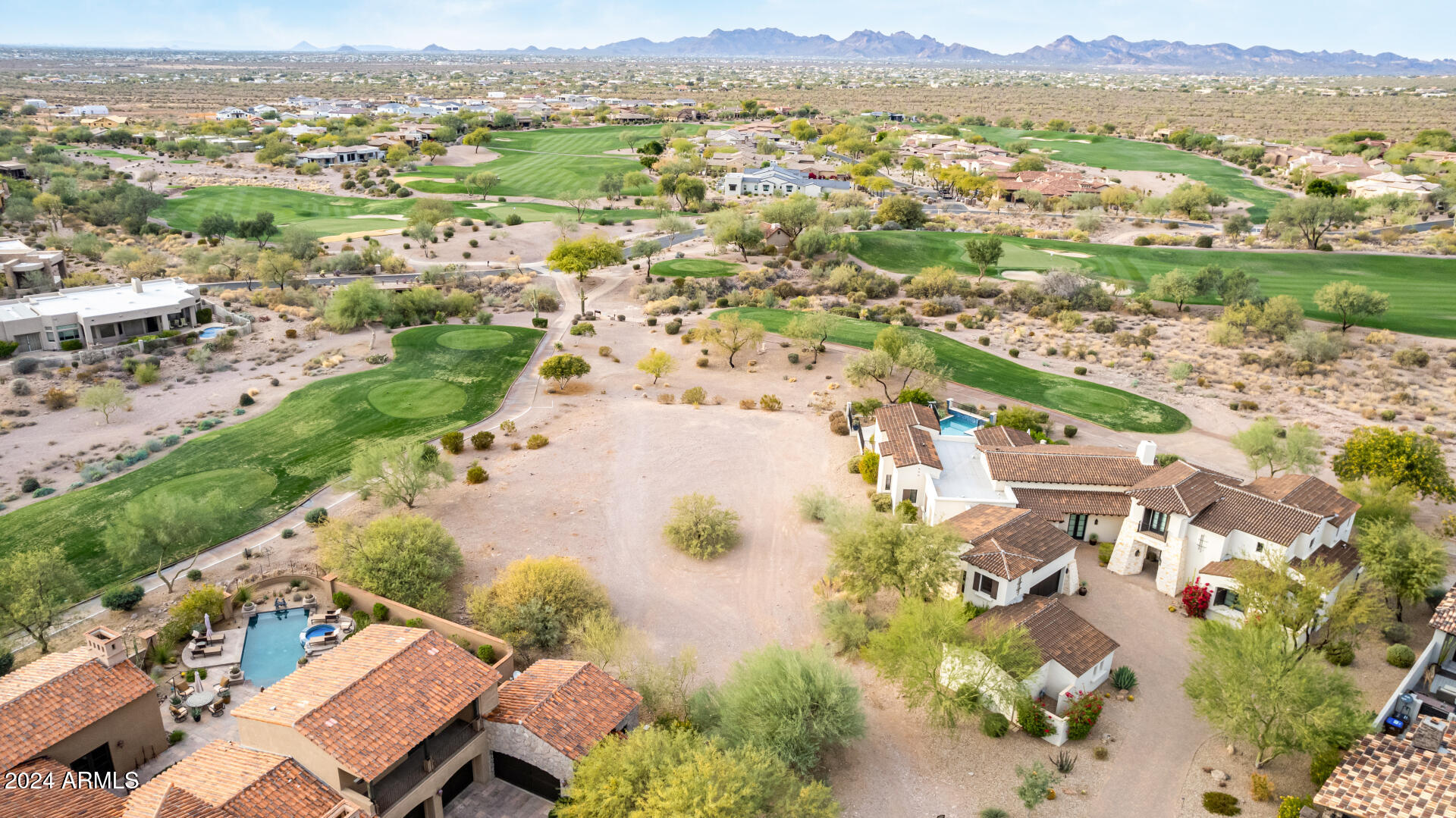 SUPERSTITION MOUNTAIN - Land