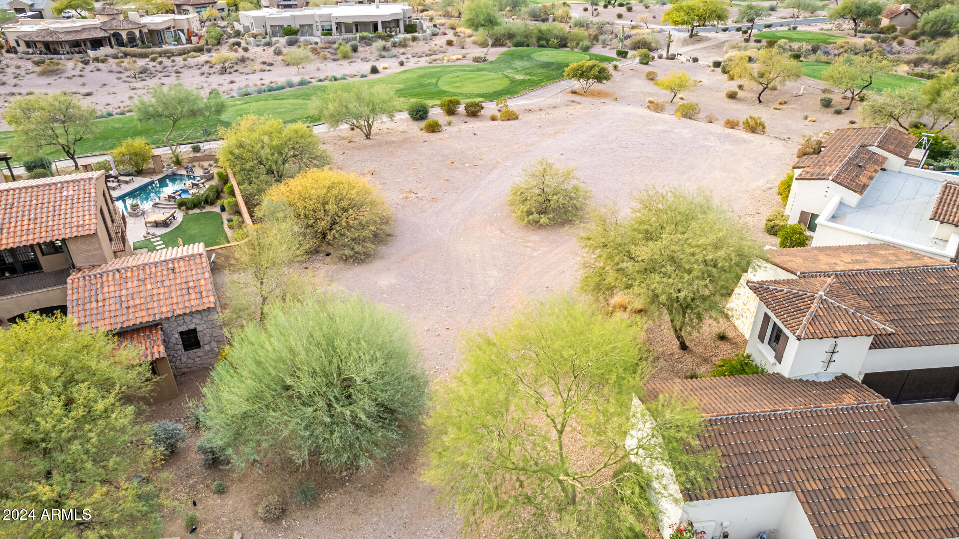 SUPERSTITION MOUNTAIN - Land