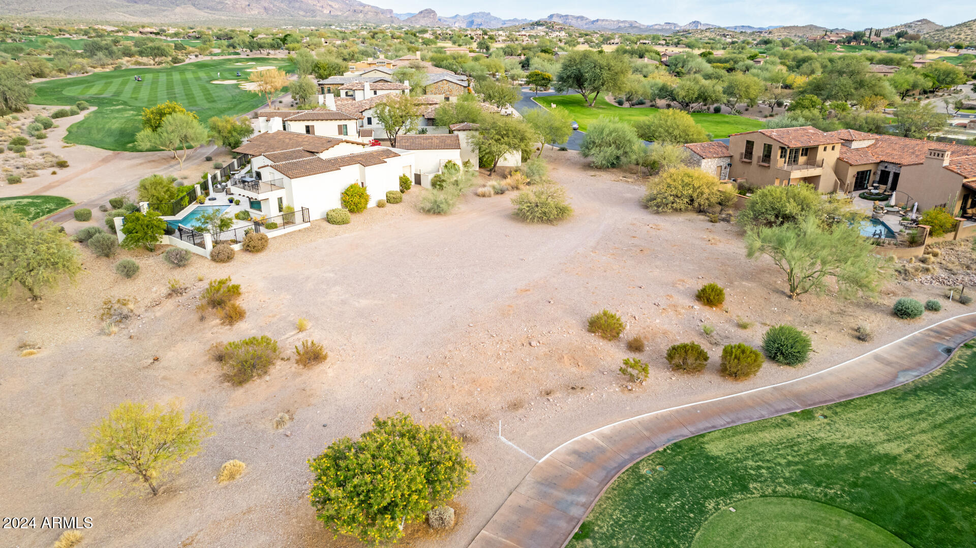 SUPERSTITION MOUNTAIN - Land