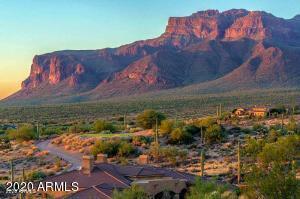 SUPERSTITION MOUNTAIN - Land