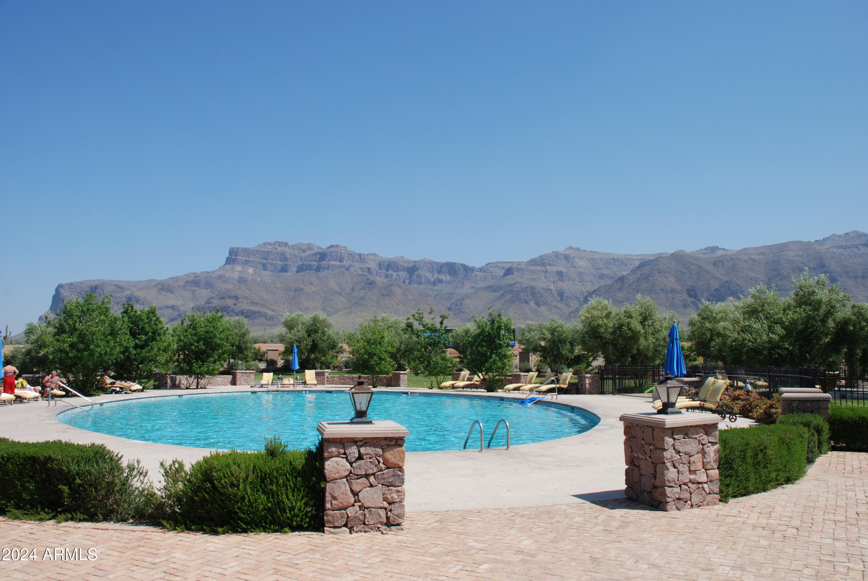 SUPERSTITION MOUNTAIN - Land