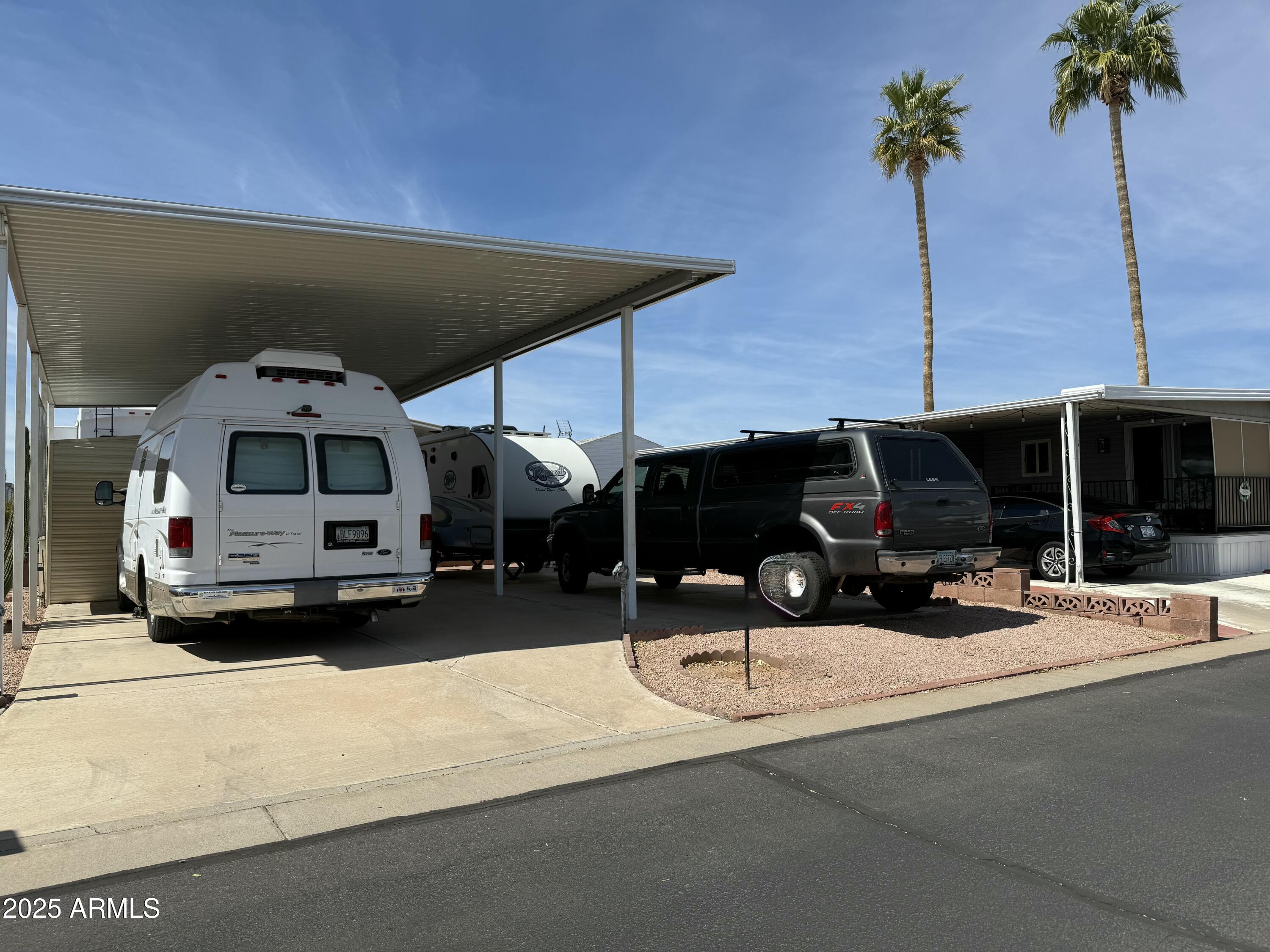 CARRIAGE MANOR RV RESORT - Land