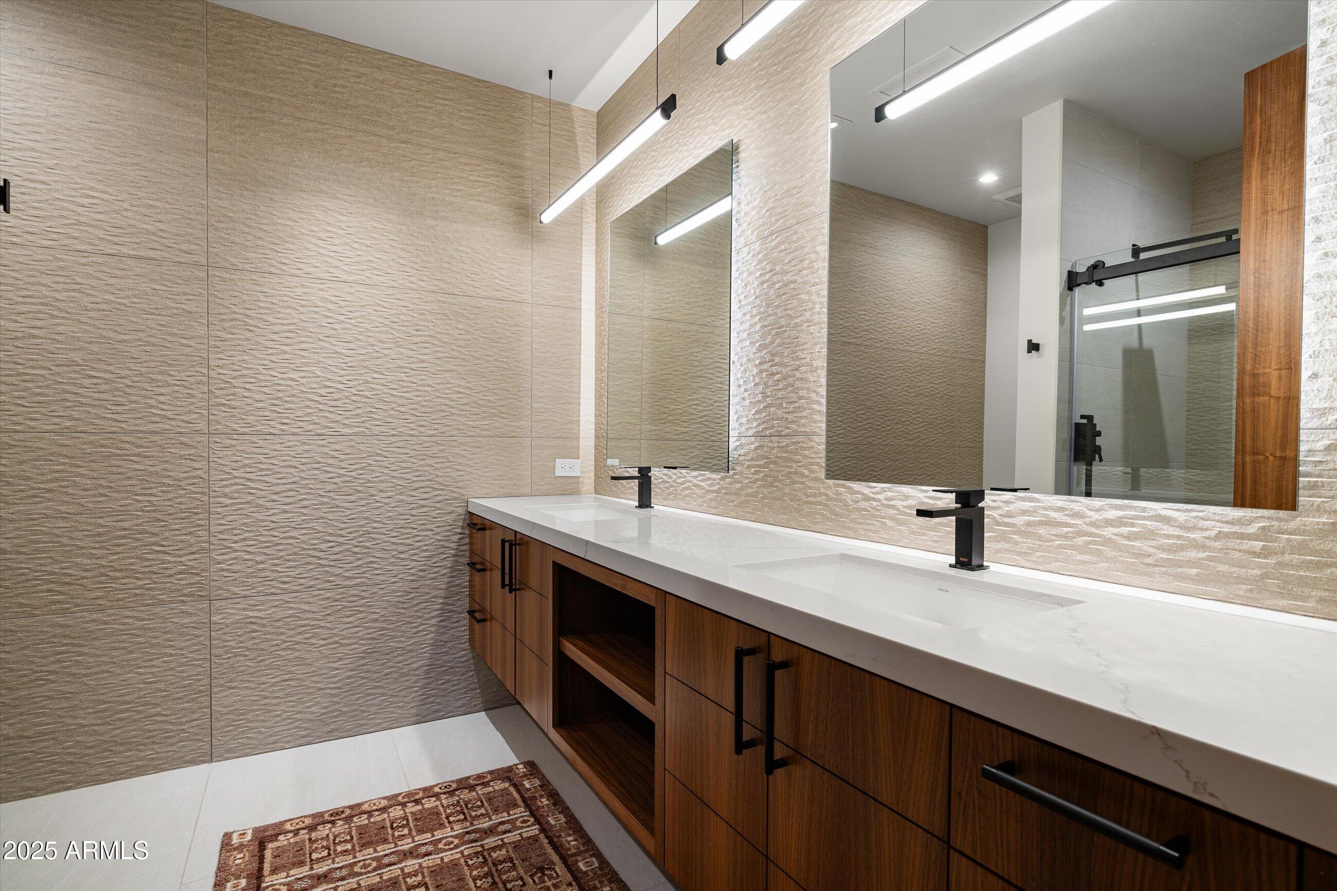 ESTANCIA - Residential