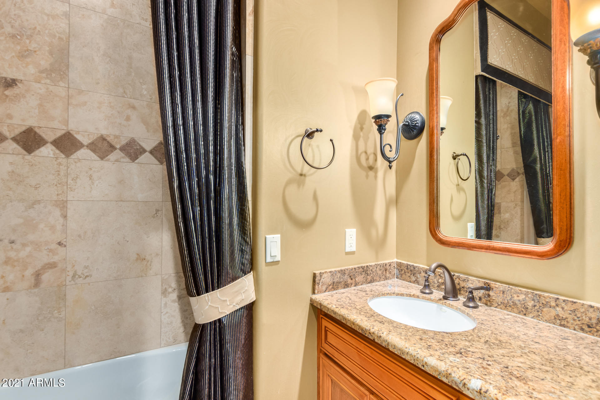 OAKWOOD HILLS ESTATES - Residential