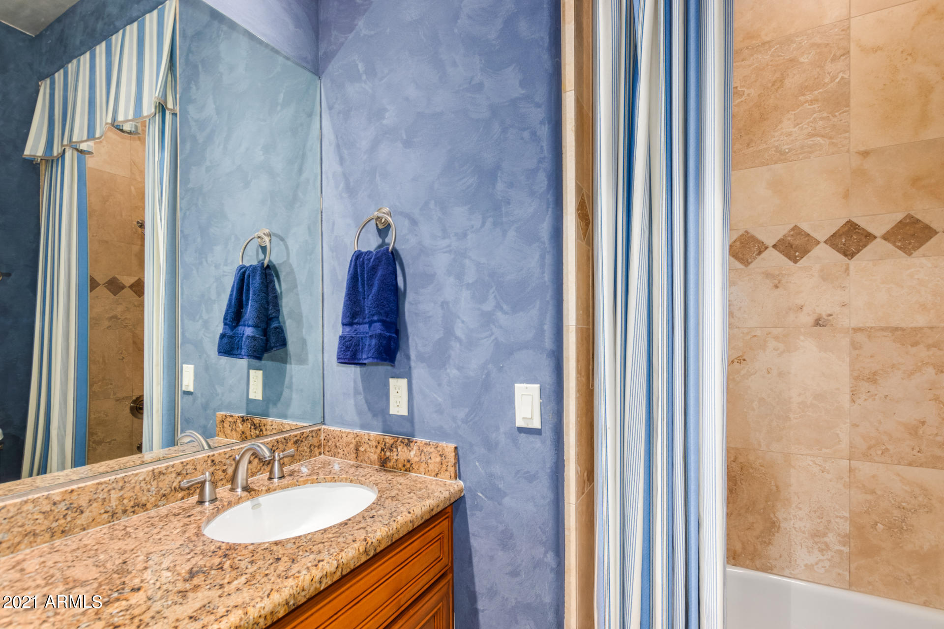 OAKWOOD HILLS ESTATES - Residential