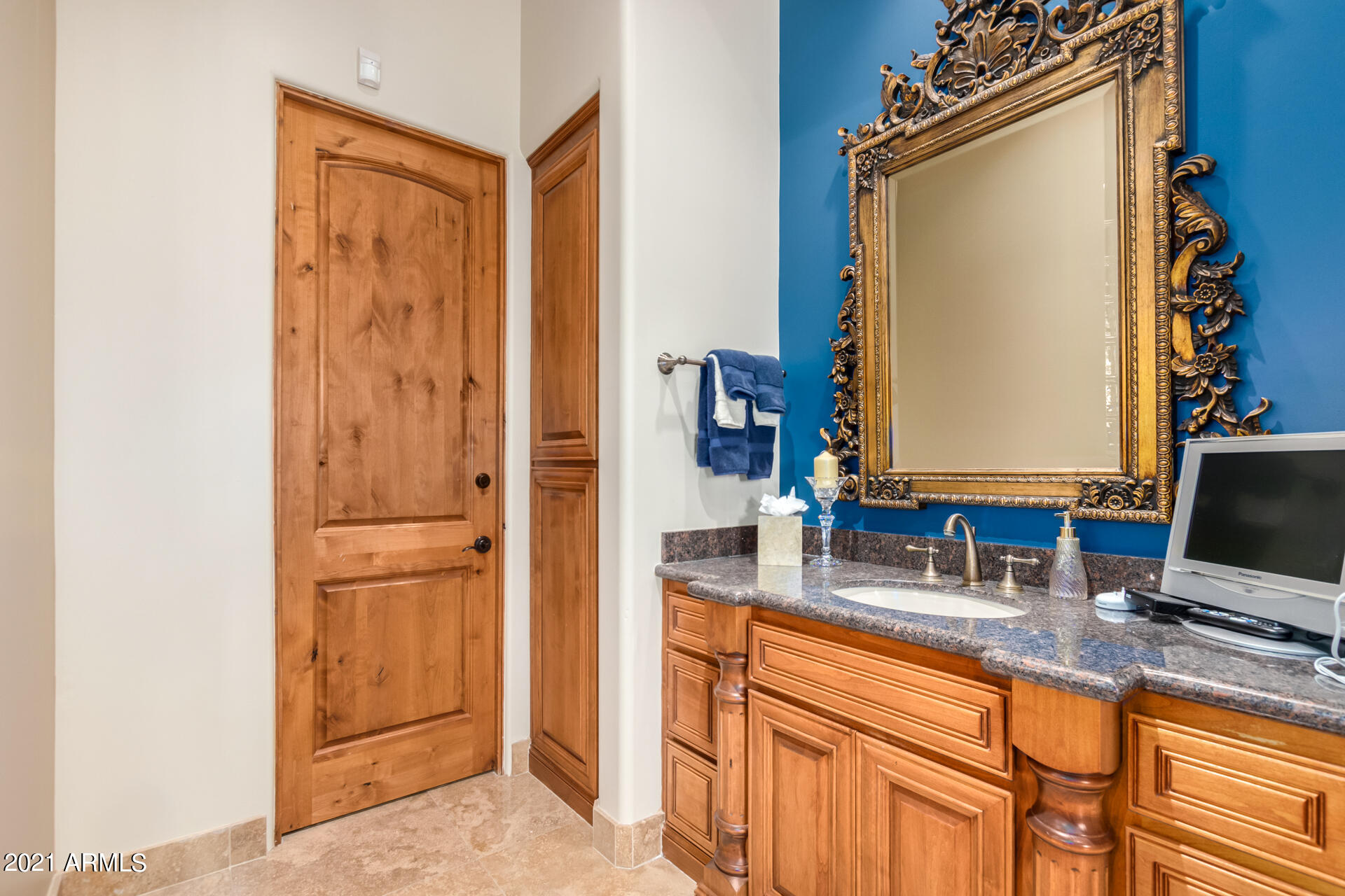OAKWOOD HILLS ESTATES - Residential