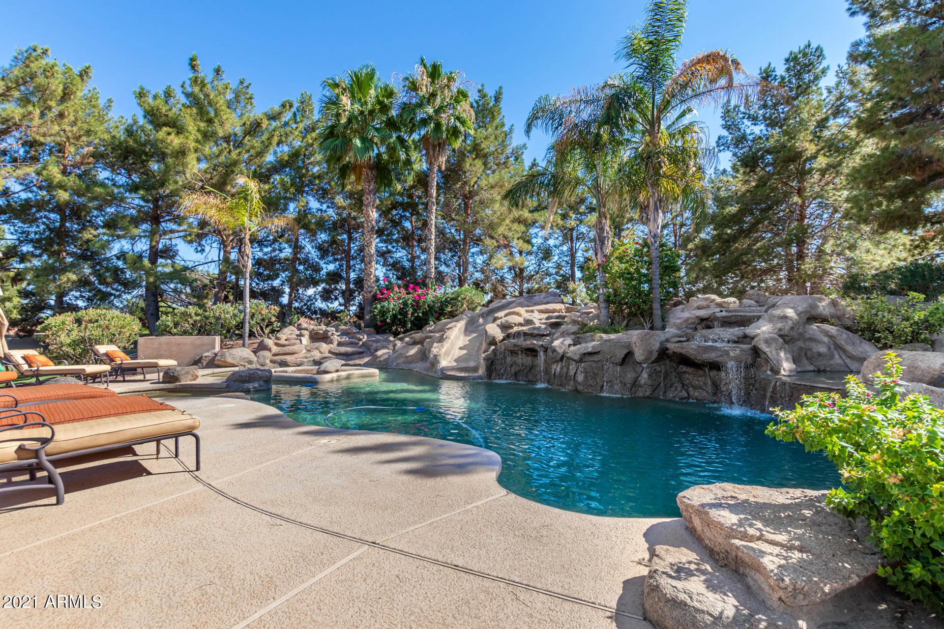 OAKWOOD HILLS ESTATES - Residential