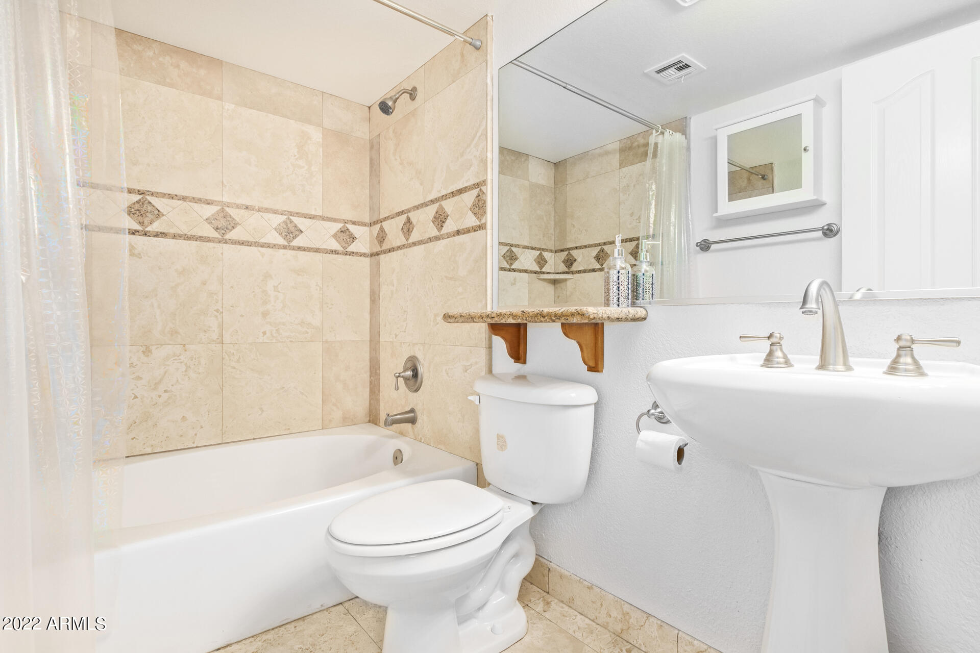CAMELBACK FOUNTAINS CONDOMINIUMS - Residential Lease