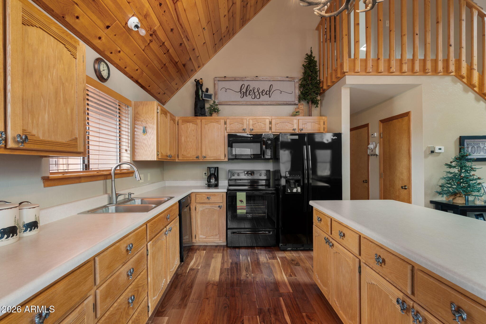 Custom Cabin on 3.505 acres - Residential