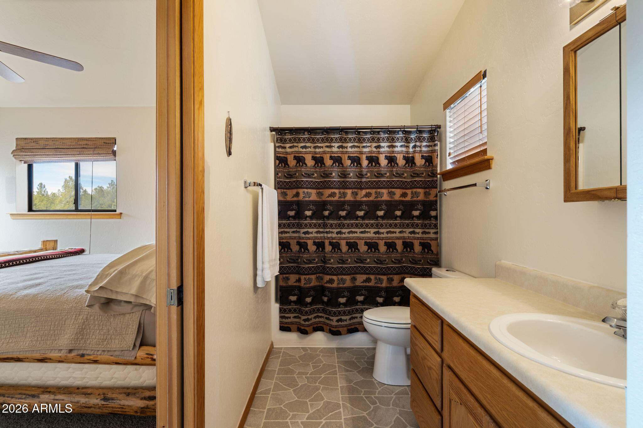 Custom Cabin on 3.505 acres - Residential