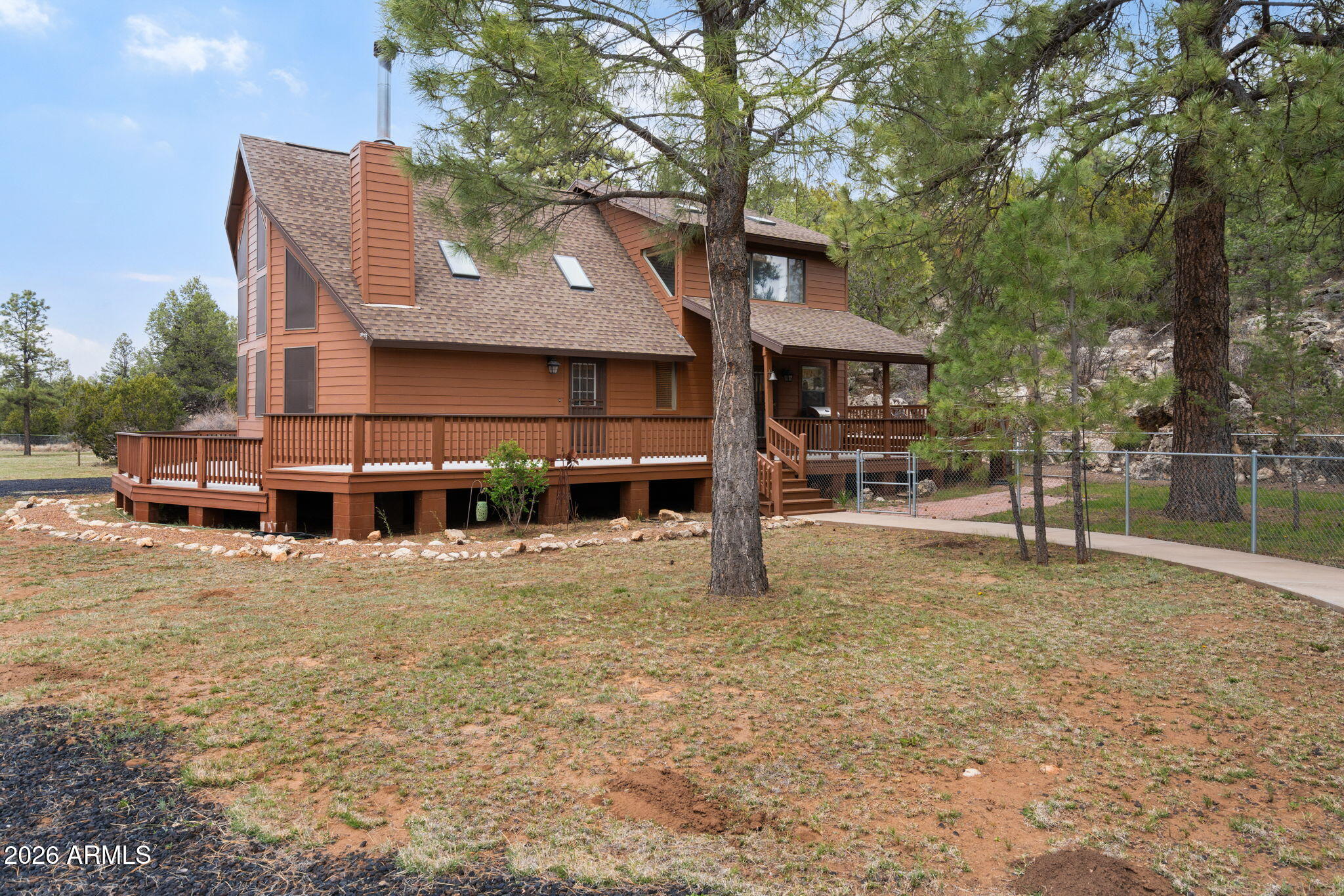 Custom Cabin on 3.505 acres - Residential