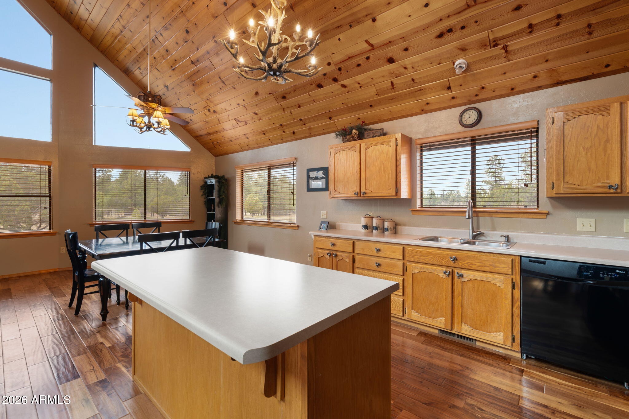 Custom Cabin on 3.505 acres - Residential