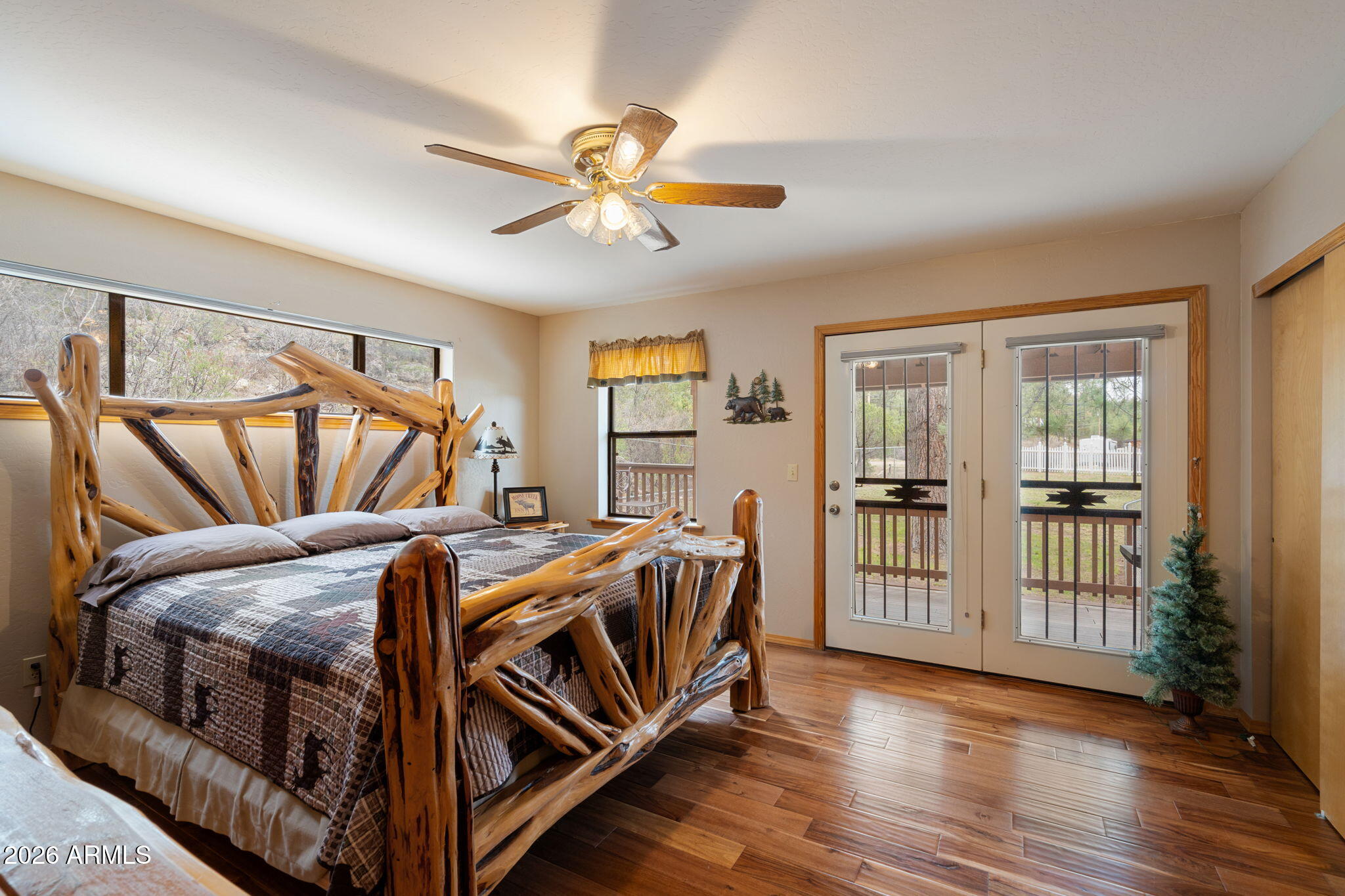 Custom Cabin on 3.505 acres - Residential