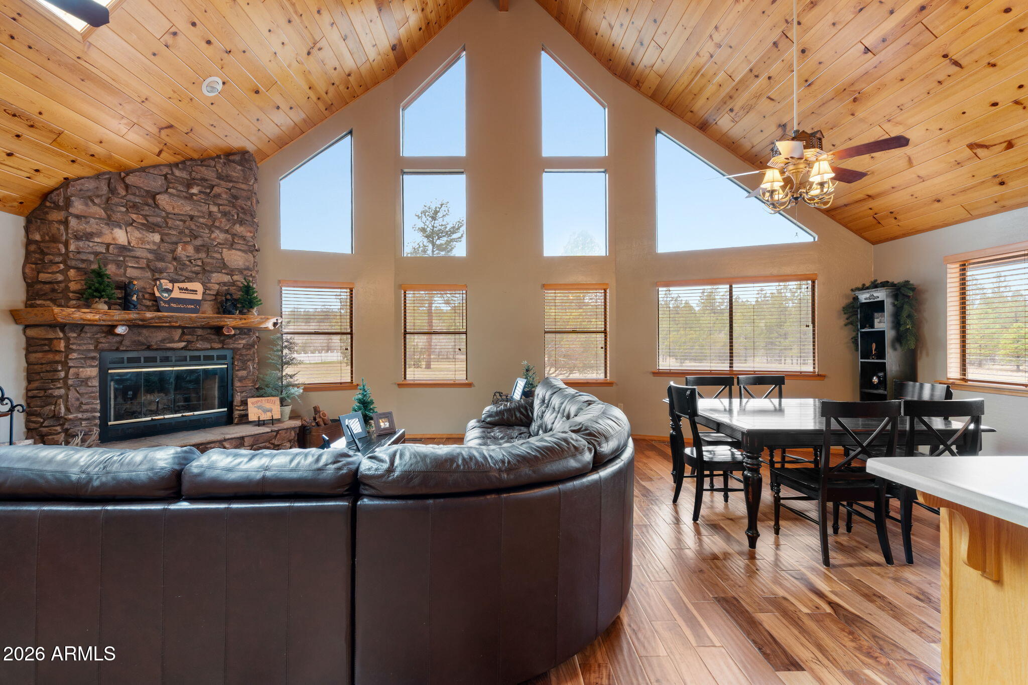 Custom Cabin on 3.505 acres - Residential