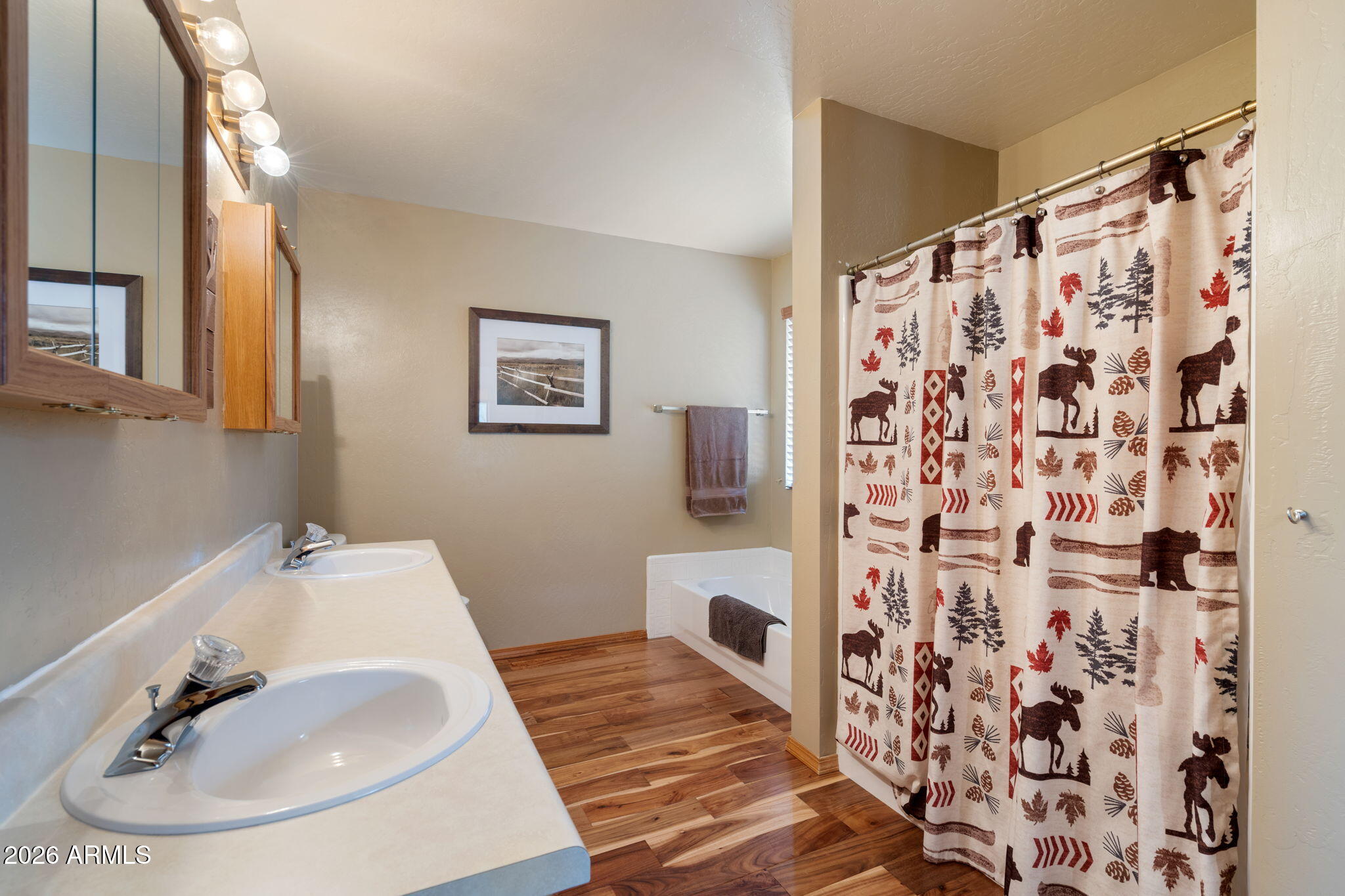 Custom Cabin on 3.505 acres - Residential