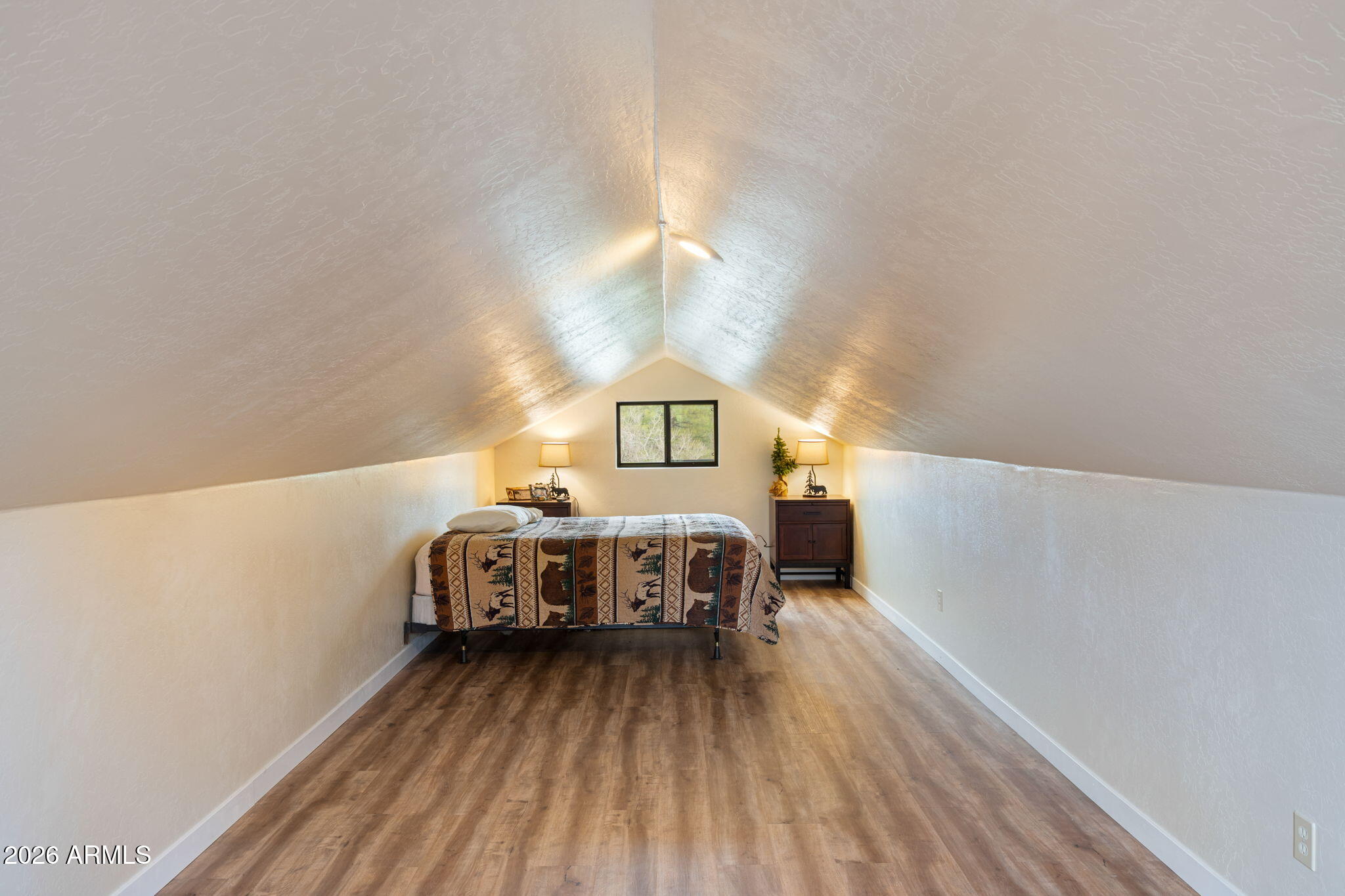 Custom Cabin on 3.505 acres - Residential