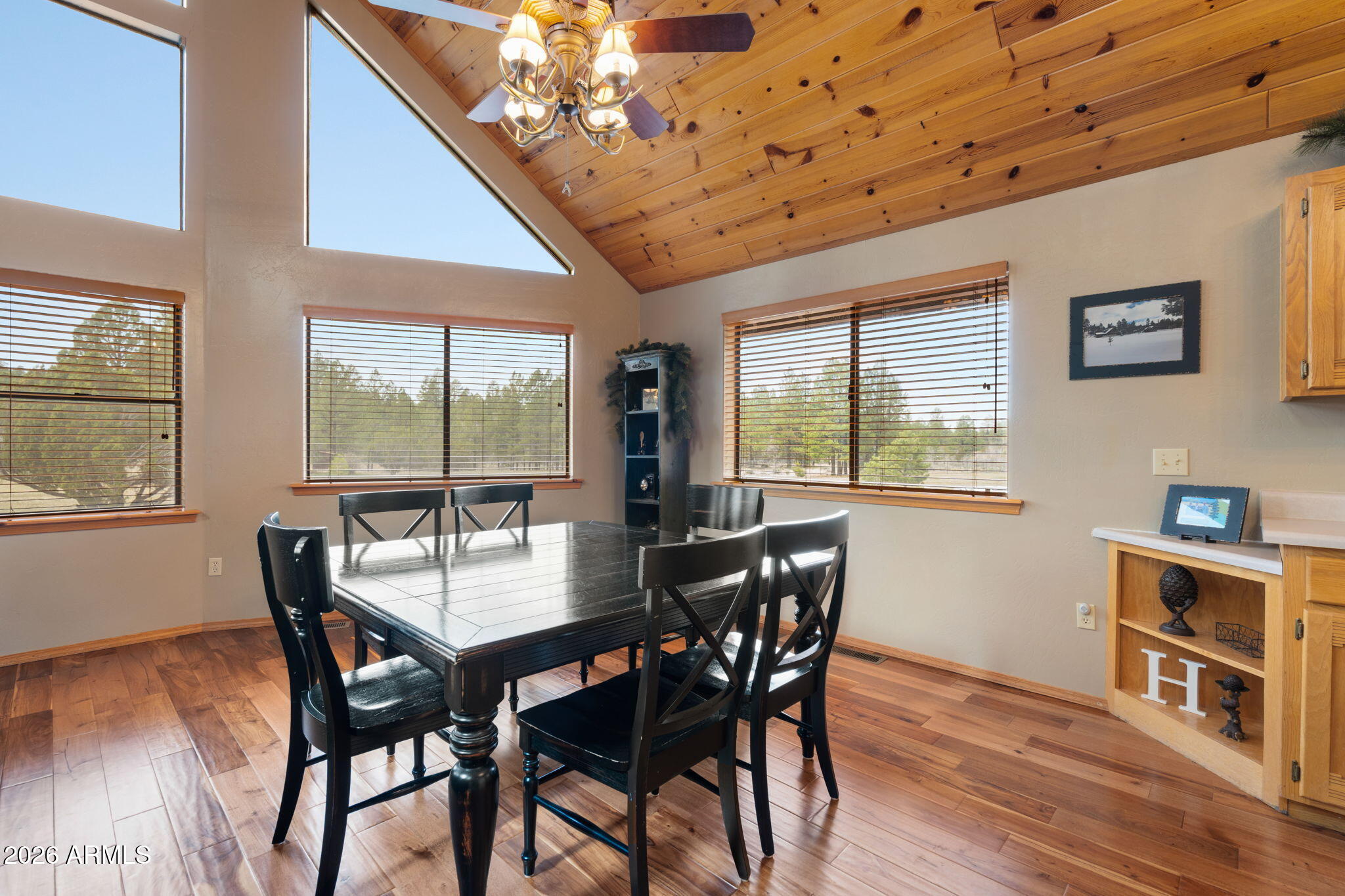 Custom Cabin on 3.505 acres - Residential
