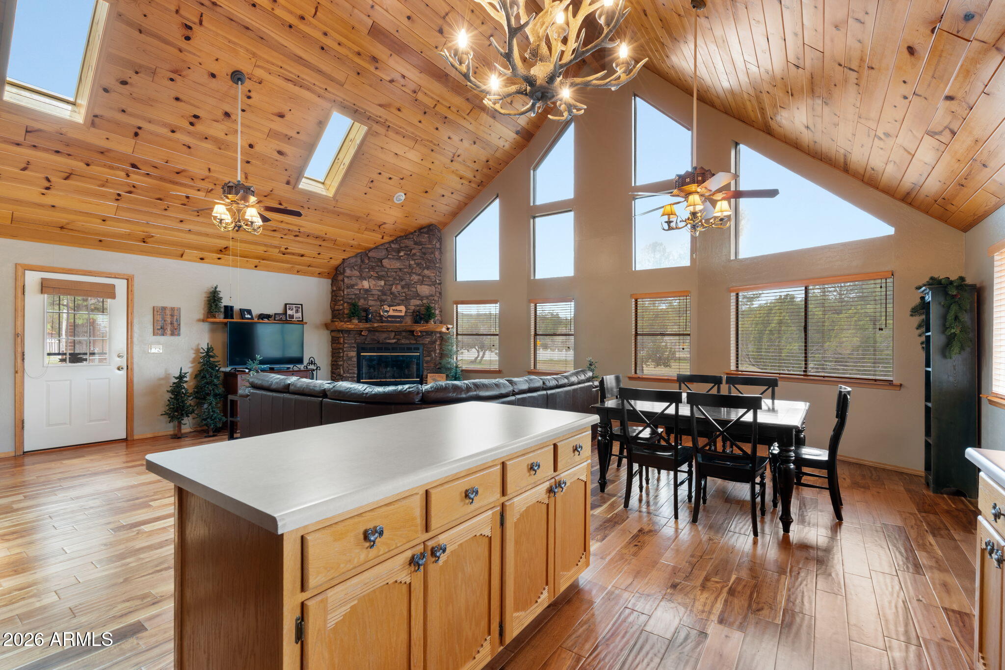 Custom Cabin on 3.505 acres - Residential
