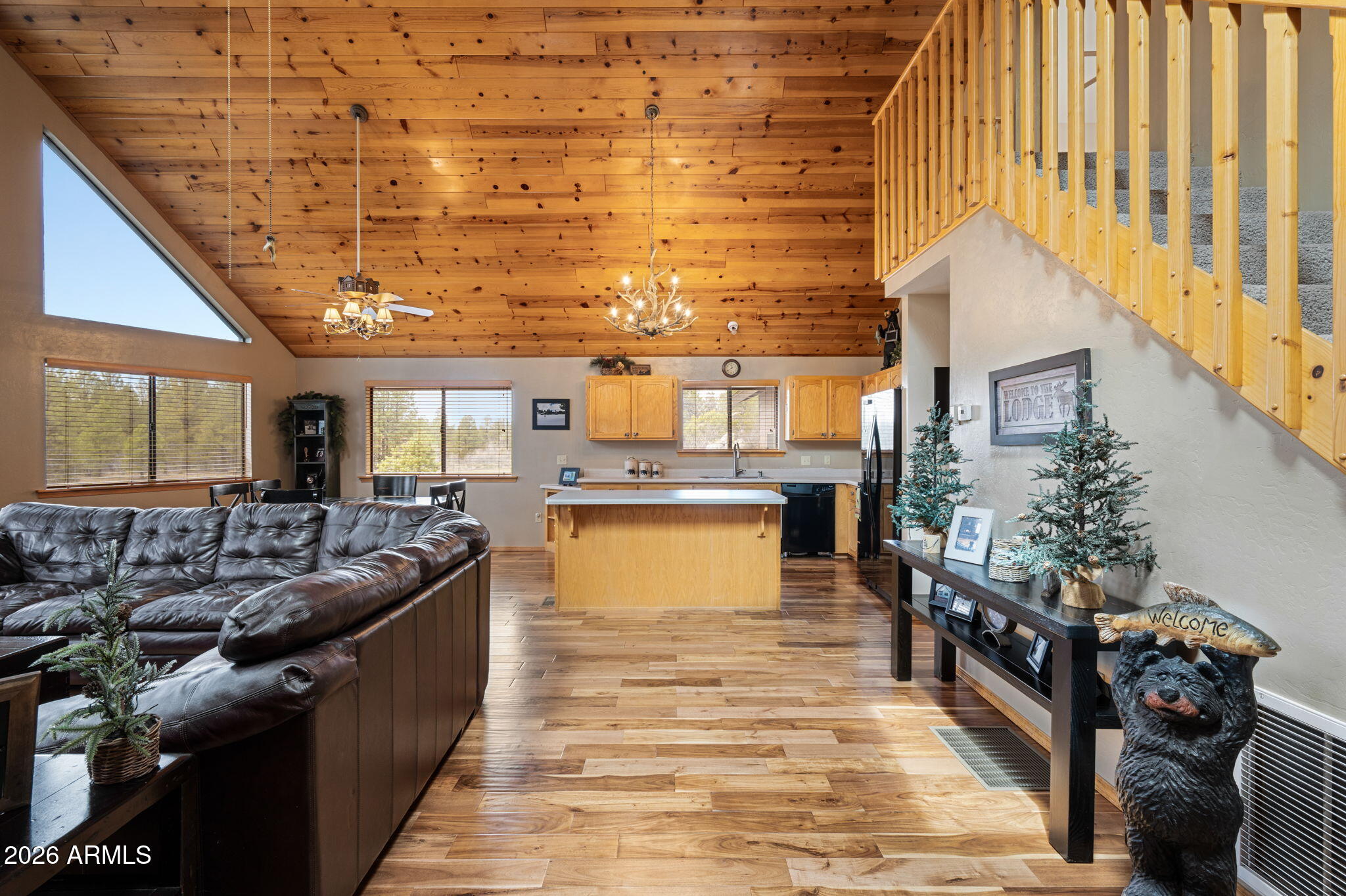 Custom Cabin on 3.505 acres - Residential