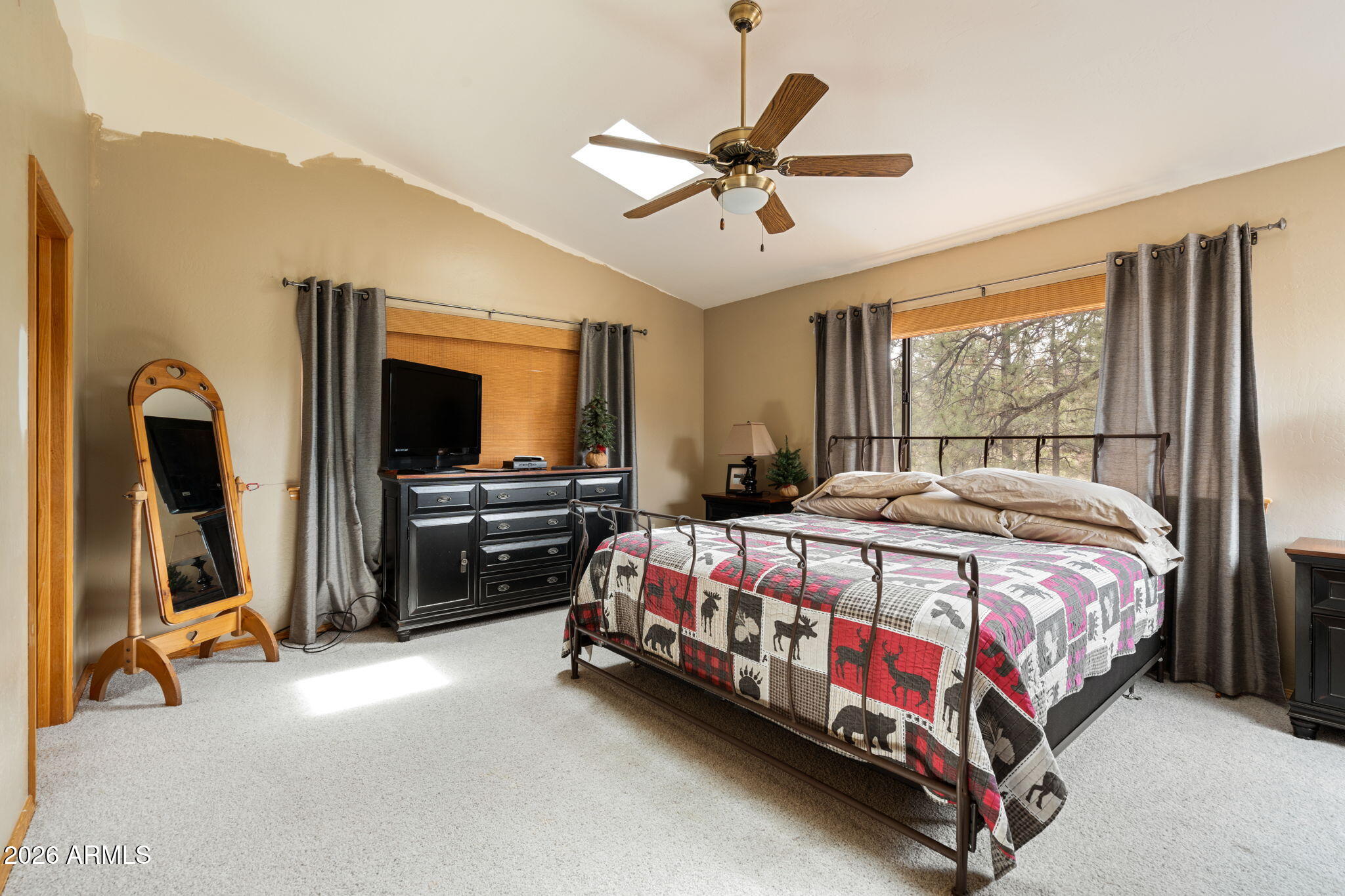 Custom Cabin on 3.505 acres - Residential