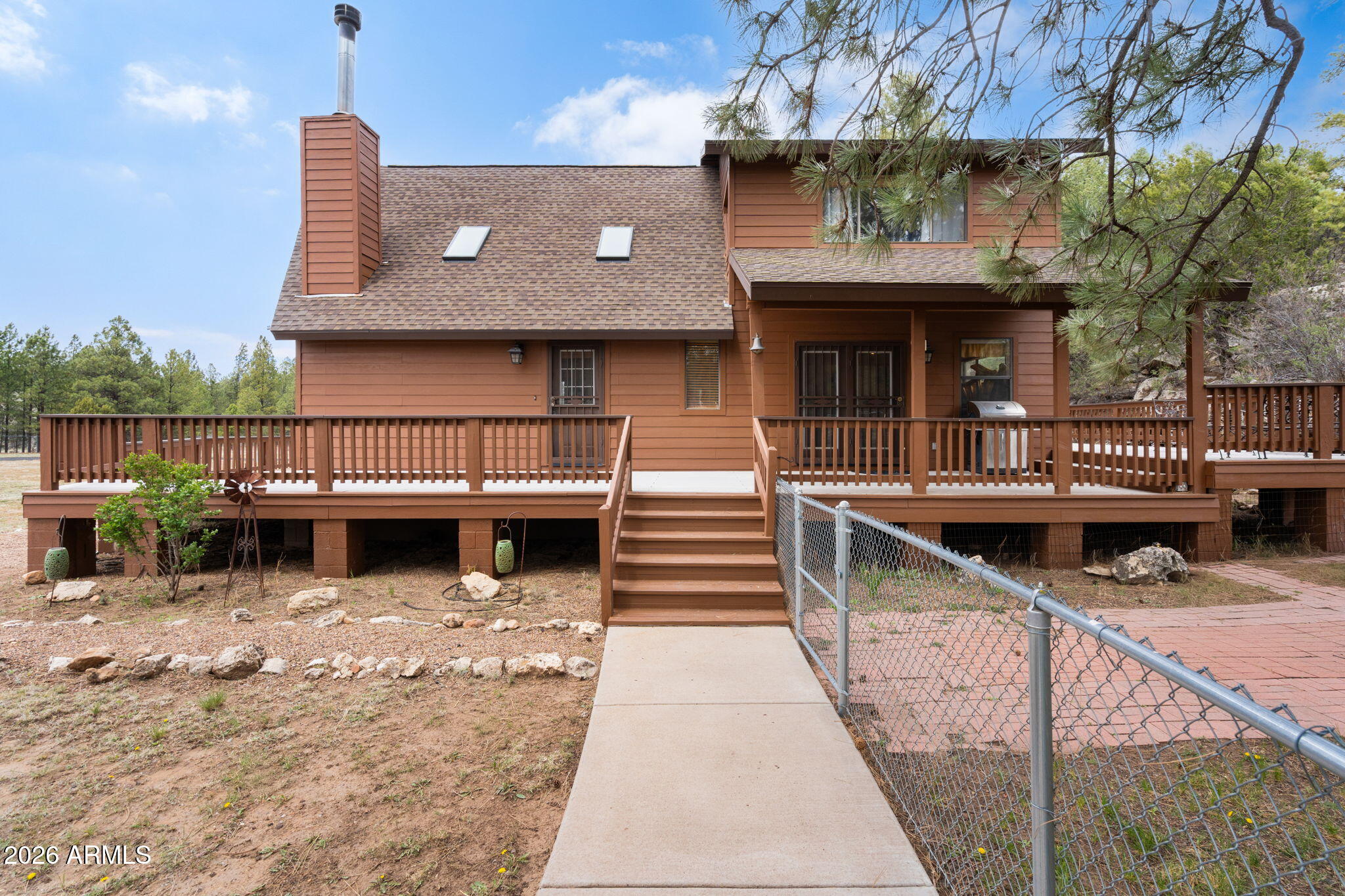 Custom Cabin on 3.505 acres - Residential