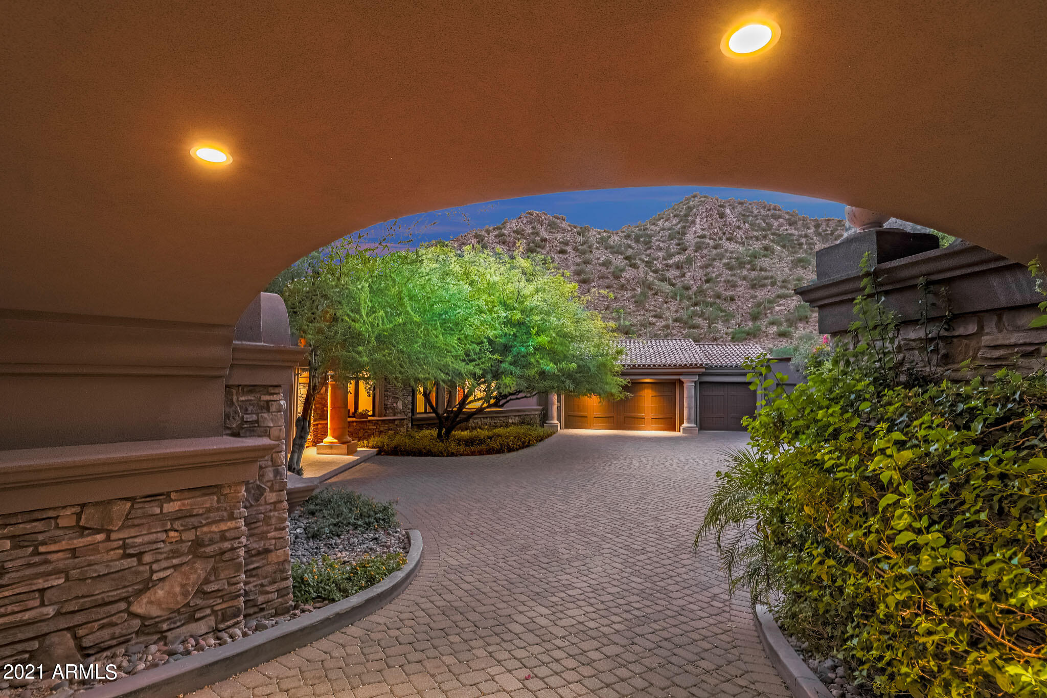 SCOTTSDALE MOUNTAIN - Residential