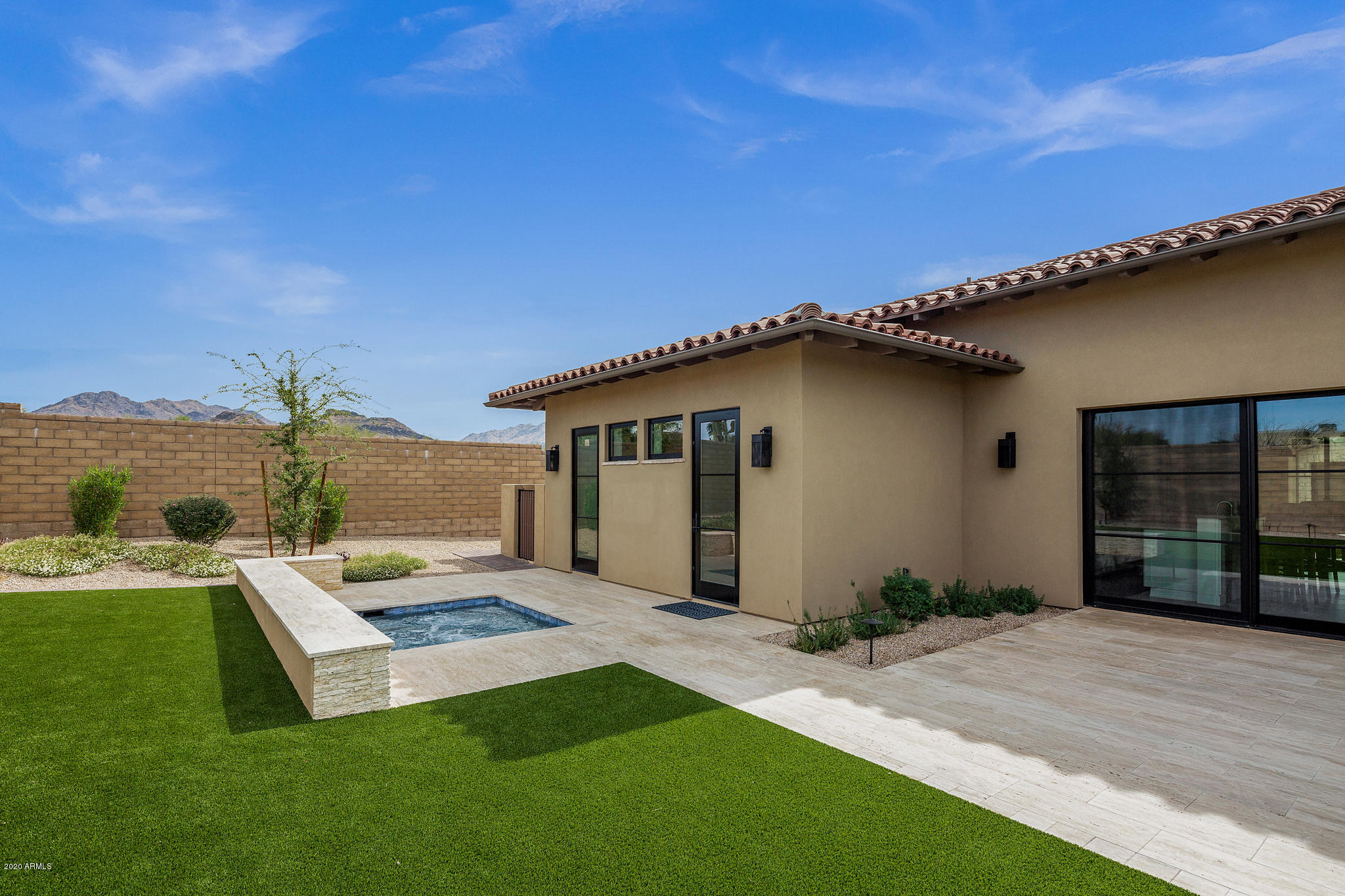 WHITE HORSE - Residential
