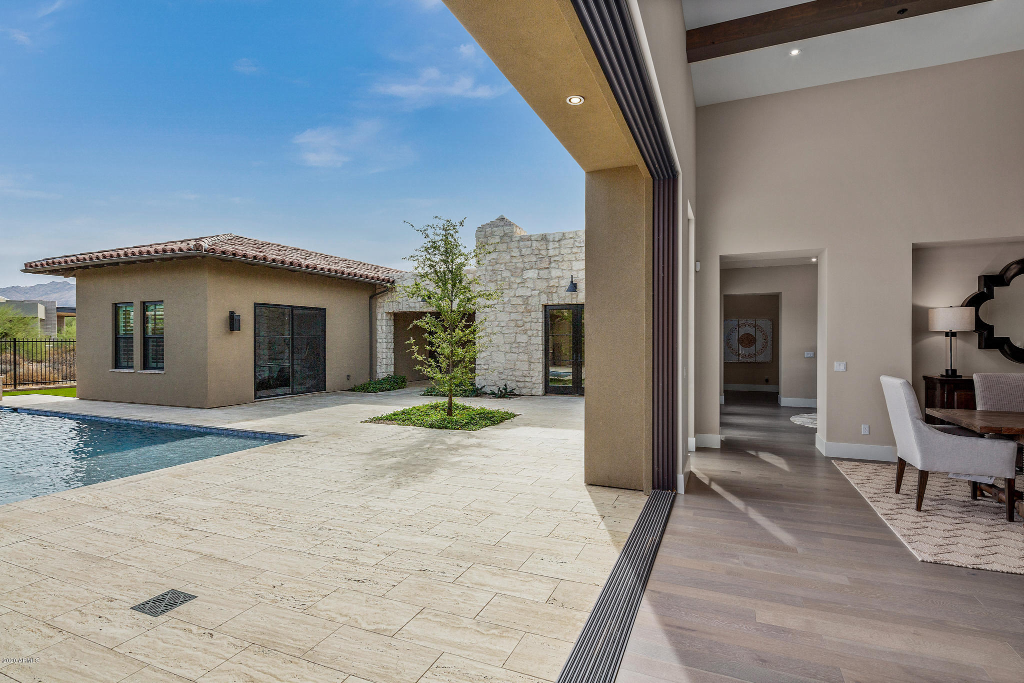 WHITE HORSE - Residential
