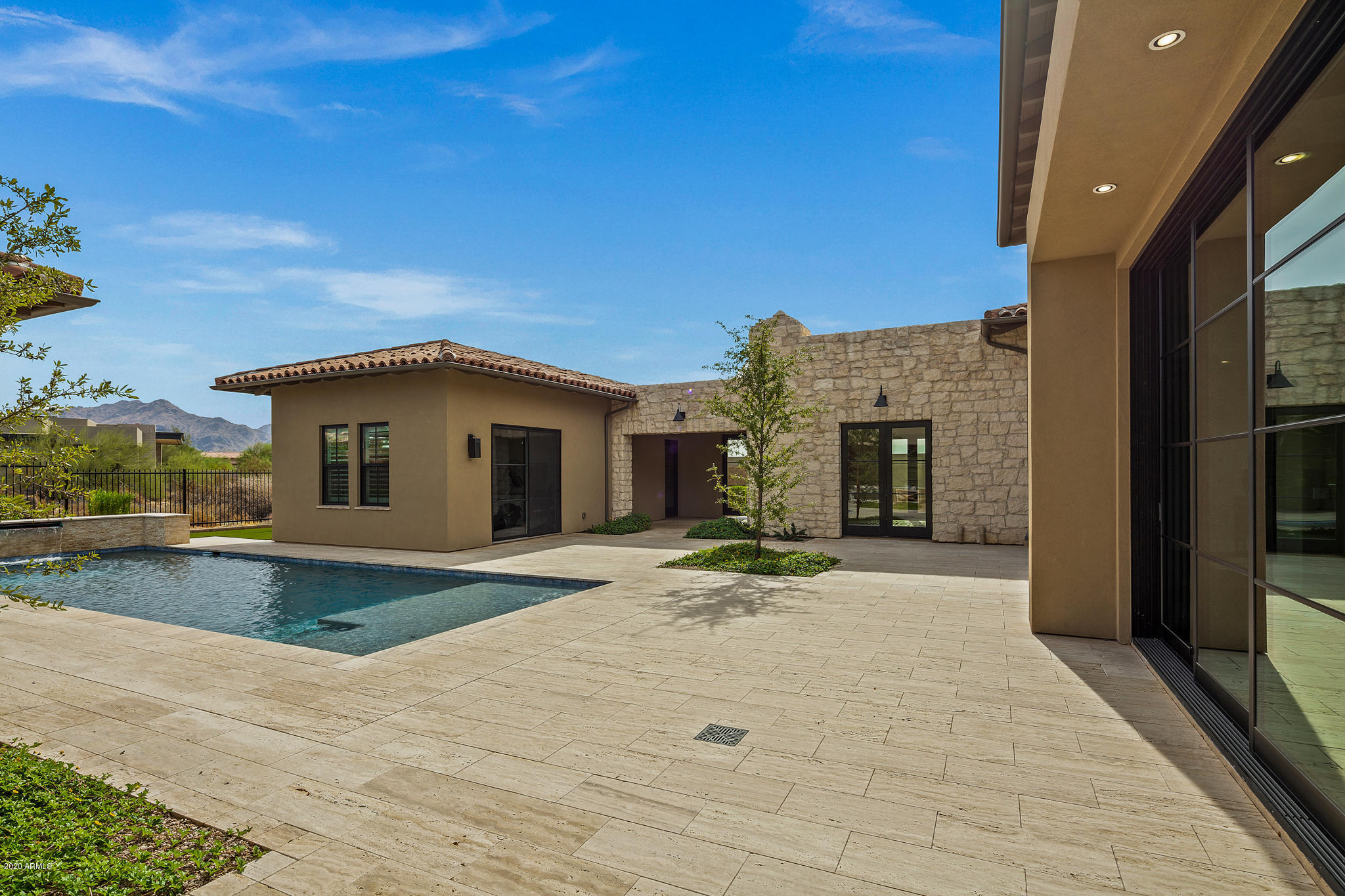 WHITE HORSE - Residential