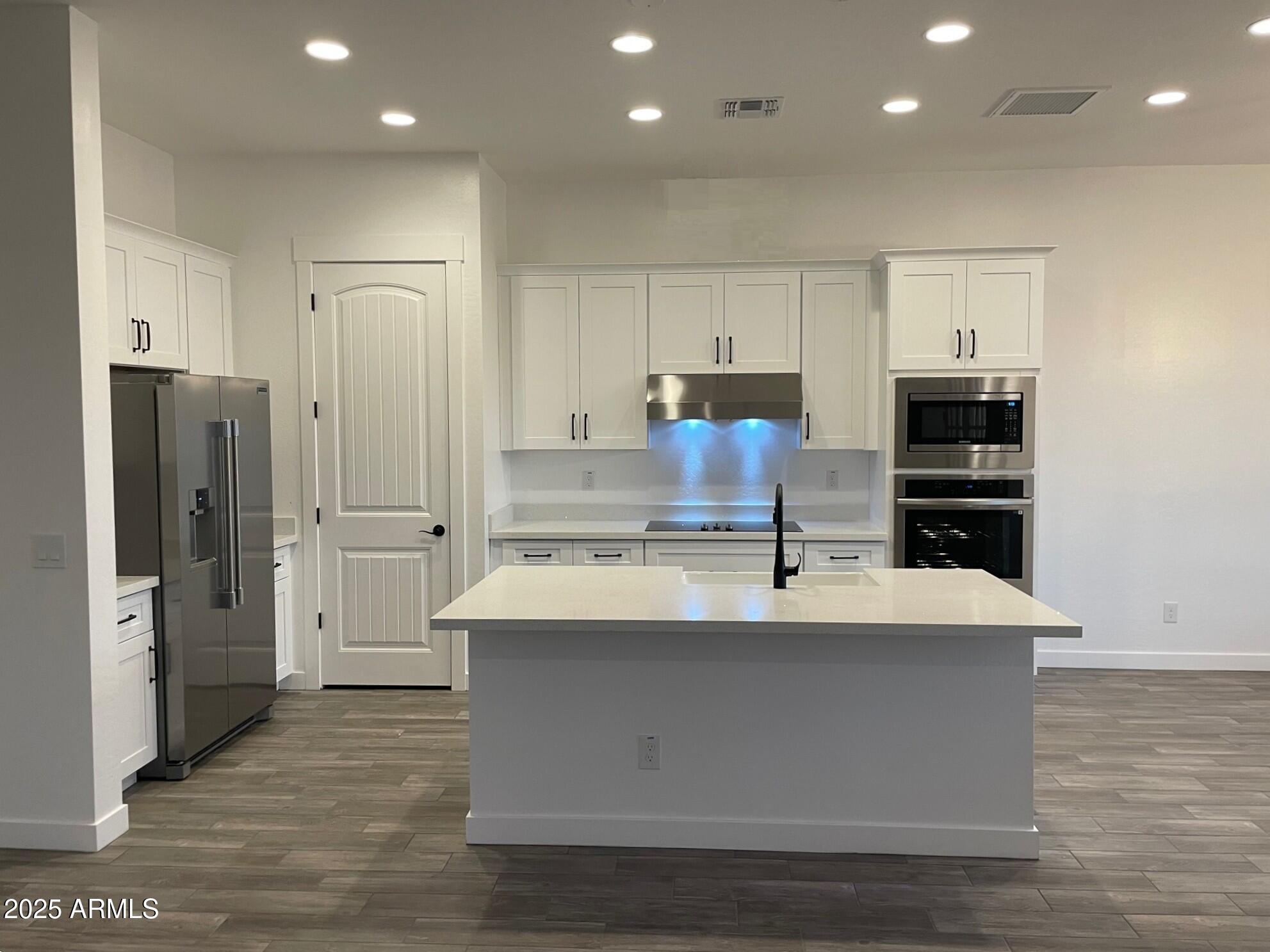 EL KYLO RANCHES - Residential