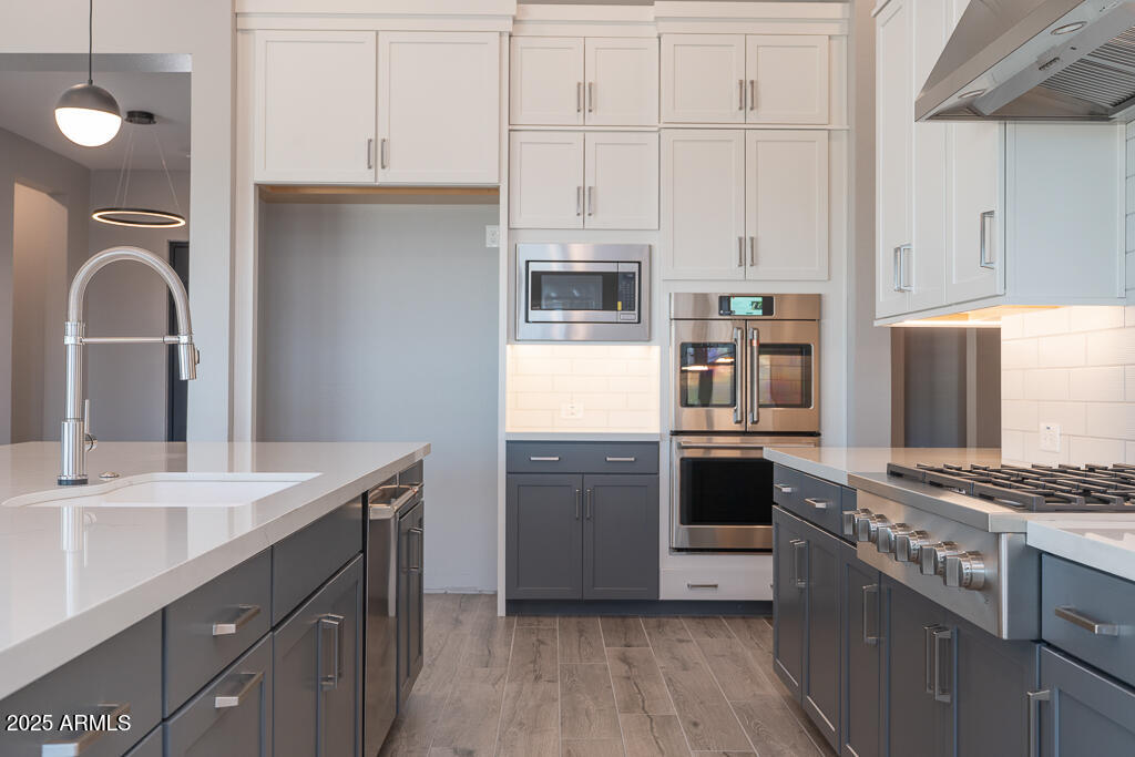 WHISPERING HILLS - Residential