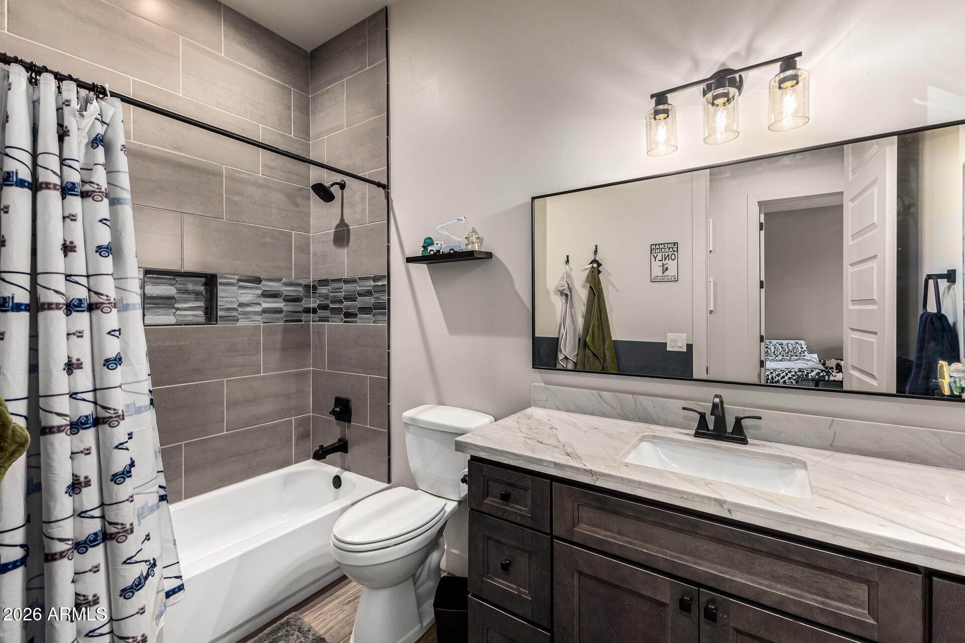 BETTER THAN A MODEL! Very Custom Designer Home on 1 Acre lot, Future set up for RV/Casita! - Residential