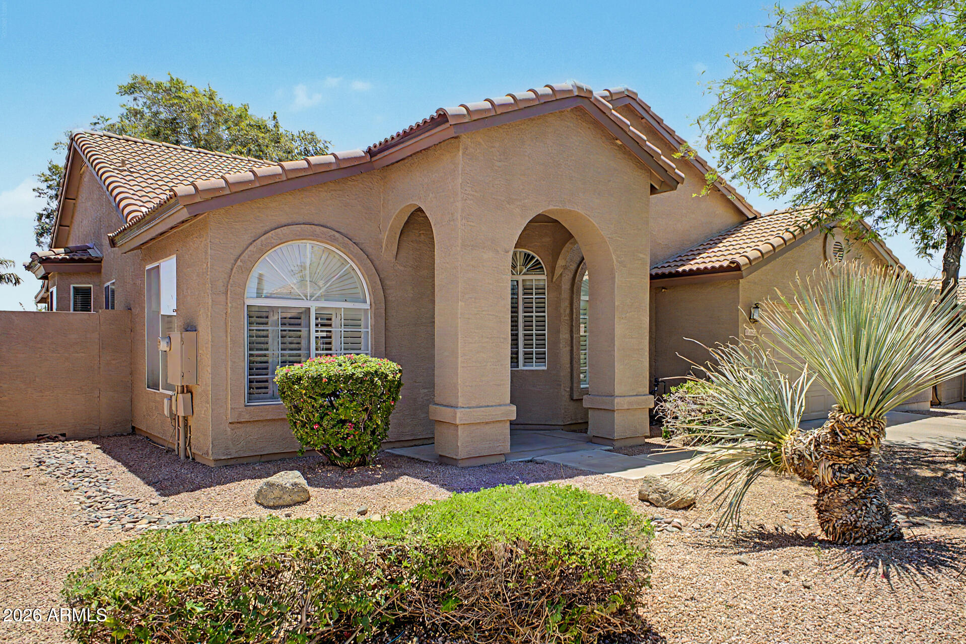 Desirable North Phoenix location with convenient access to Desert Ridge, Cave Creek, and Scottsdale dining, shopping, and outdoor recreation. Available NOW!, this well maintained and move in ready home offers the ideal blend of comfort, style, and functionality.

Featuring 3 bedrooms, 2 bathrooms, and an oversized 2 car garage with direct access, the home welcomes you with a bright, open layout and thoughtful updates throughout. Recent improvements include upgraded flooring, newer carpet, and fresh interior paint, creating a clean and inviting feel from the moment you enter.

The remodeled kitchen is a standout, complete with updated cabinetry, modern appliances, quartz countertops, and a spacious breakfast area. It opens seamlessly to the family room with a cozy fireplace, making it perfect for both everyday living and entertaining.

The flexible living and dining spaces provide plenty of room to host or relax, while the primary suite offers a private retreat with dual closets including a walk in, a separate shower and tub, and dual vanities.

Enjoy a low maintenance backyard with covered patio space, ideal for outdoor dining or unwinding in the Arizona evenings. Located near parks, walking and biking paths, and within a highly desirable school district, this home checks all the boxes for convenience and lifestyle.