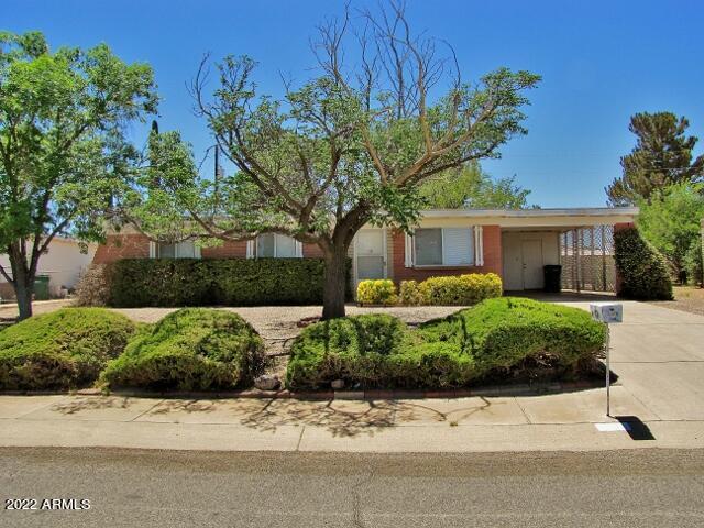 This 3BR/2BA/1CP, 1200 sq.ft. home in Huachuca City, AZ is minutes from Fort Huachuca and Sierra Vista, AZ . The cute, ranch-style home has a living area open to the kitchen, a large dining area, central A/C, and a large fenced back-yard to include a large covered porch.  Call today.