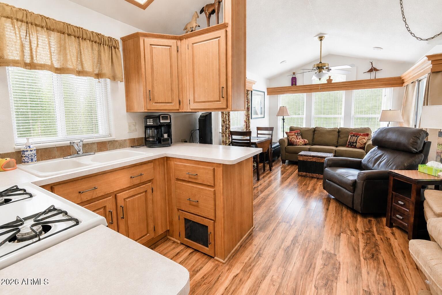 PINECREST LAKE - Residential