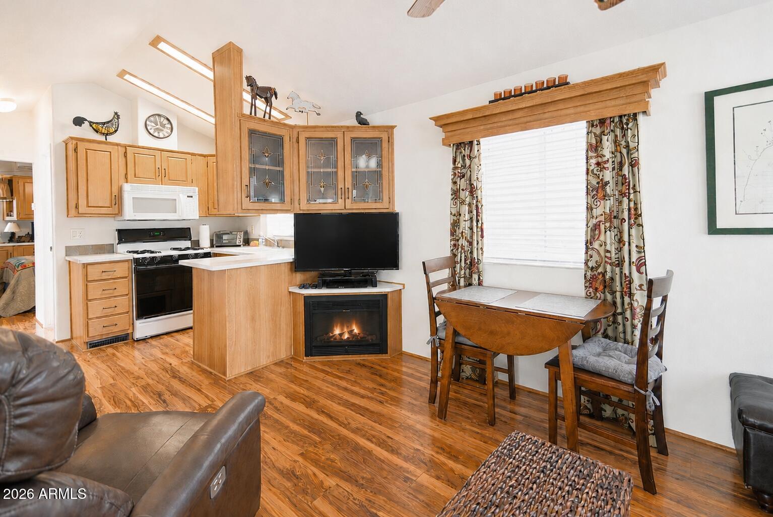 PINECREST LAKE - Residential