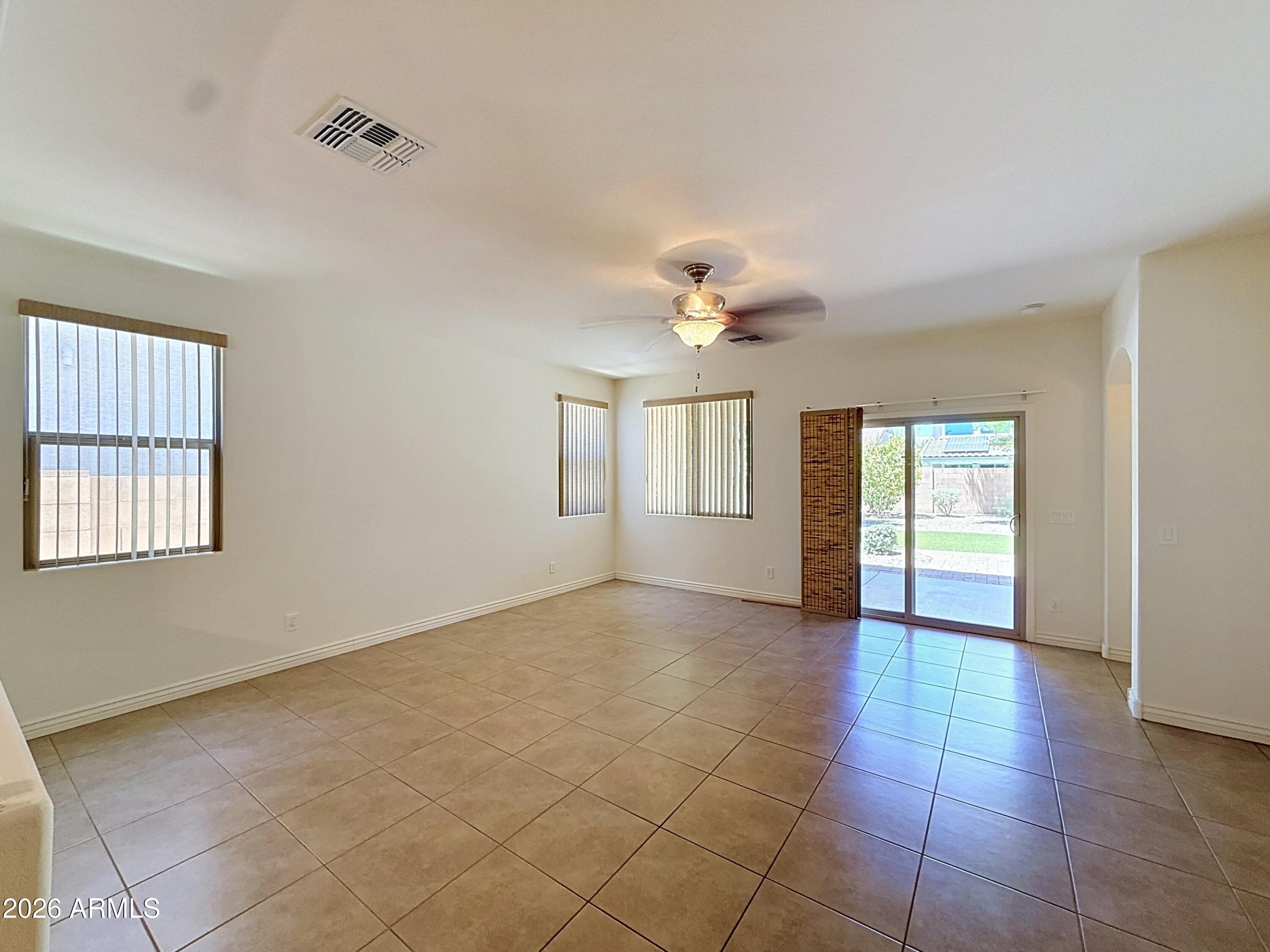 DYNAMITE ESTATES - Residential Lease