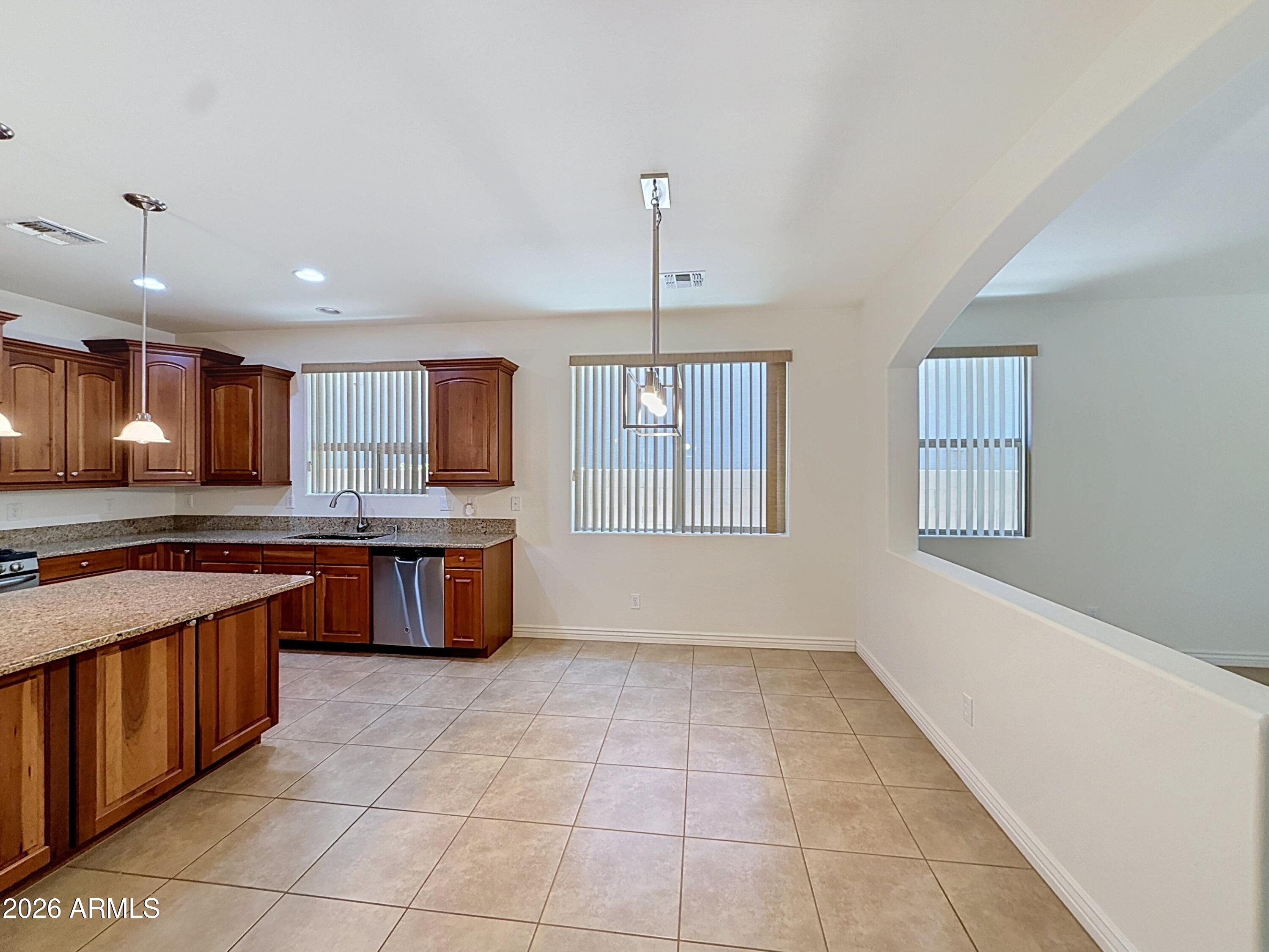 DYNAMITE ESTATES - Residential Lease