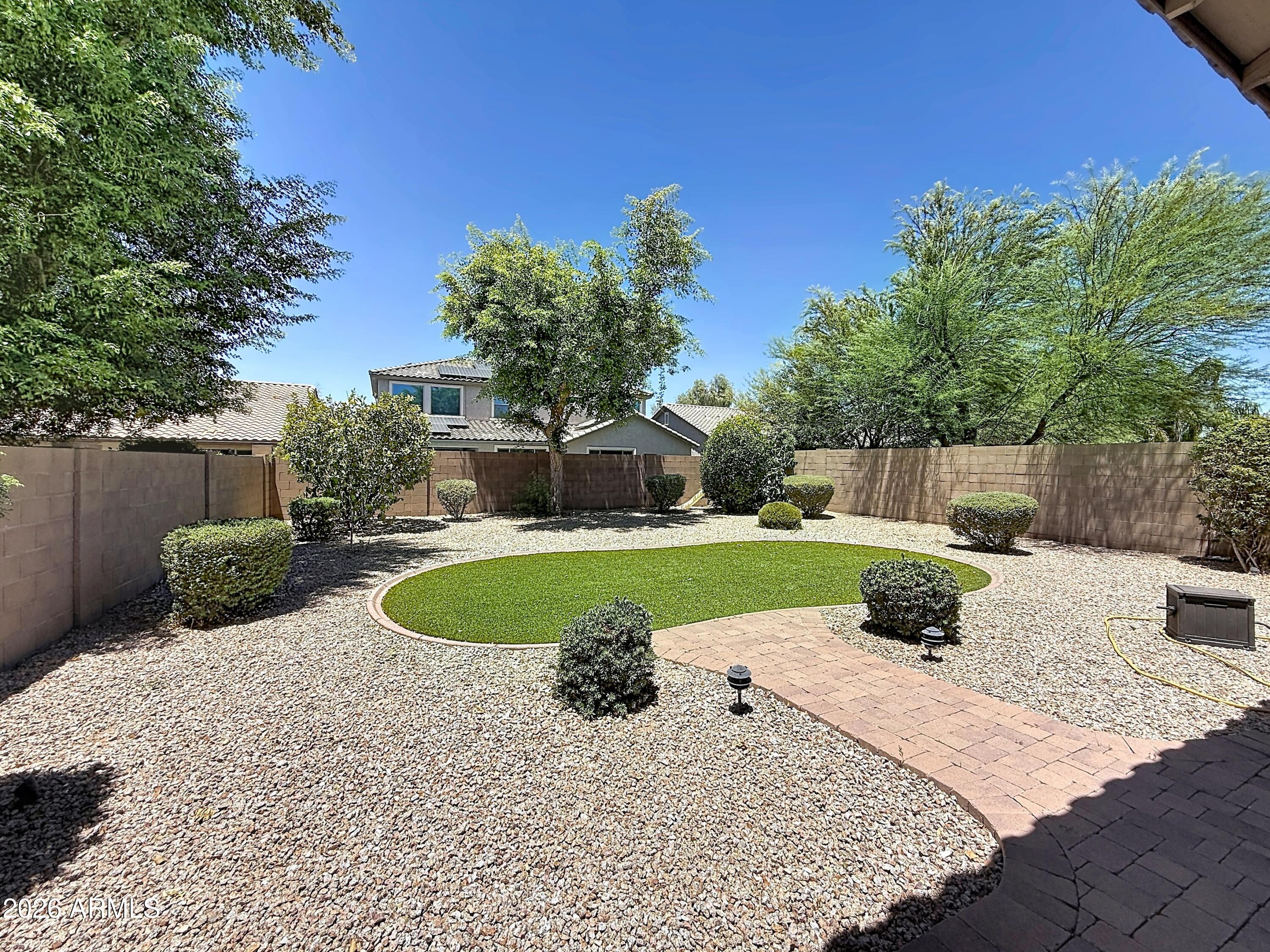 DYNAMITE ESTATES - Residential Lease