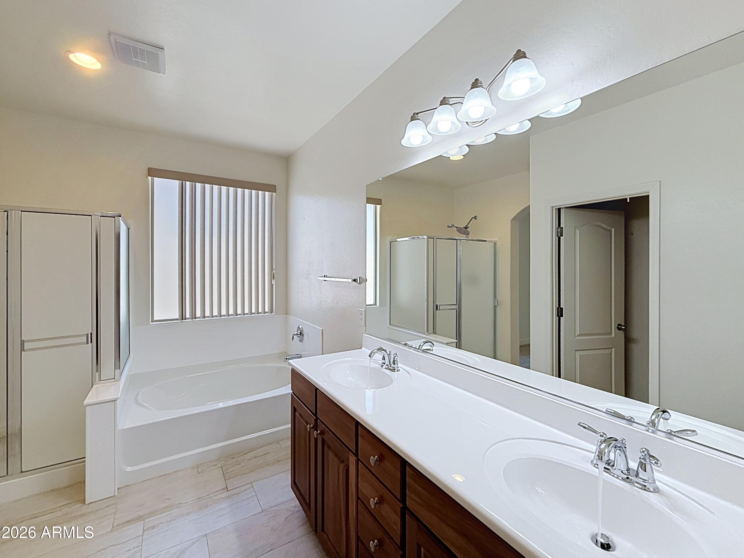 DYNAMITE ESTATES - Residential Lease