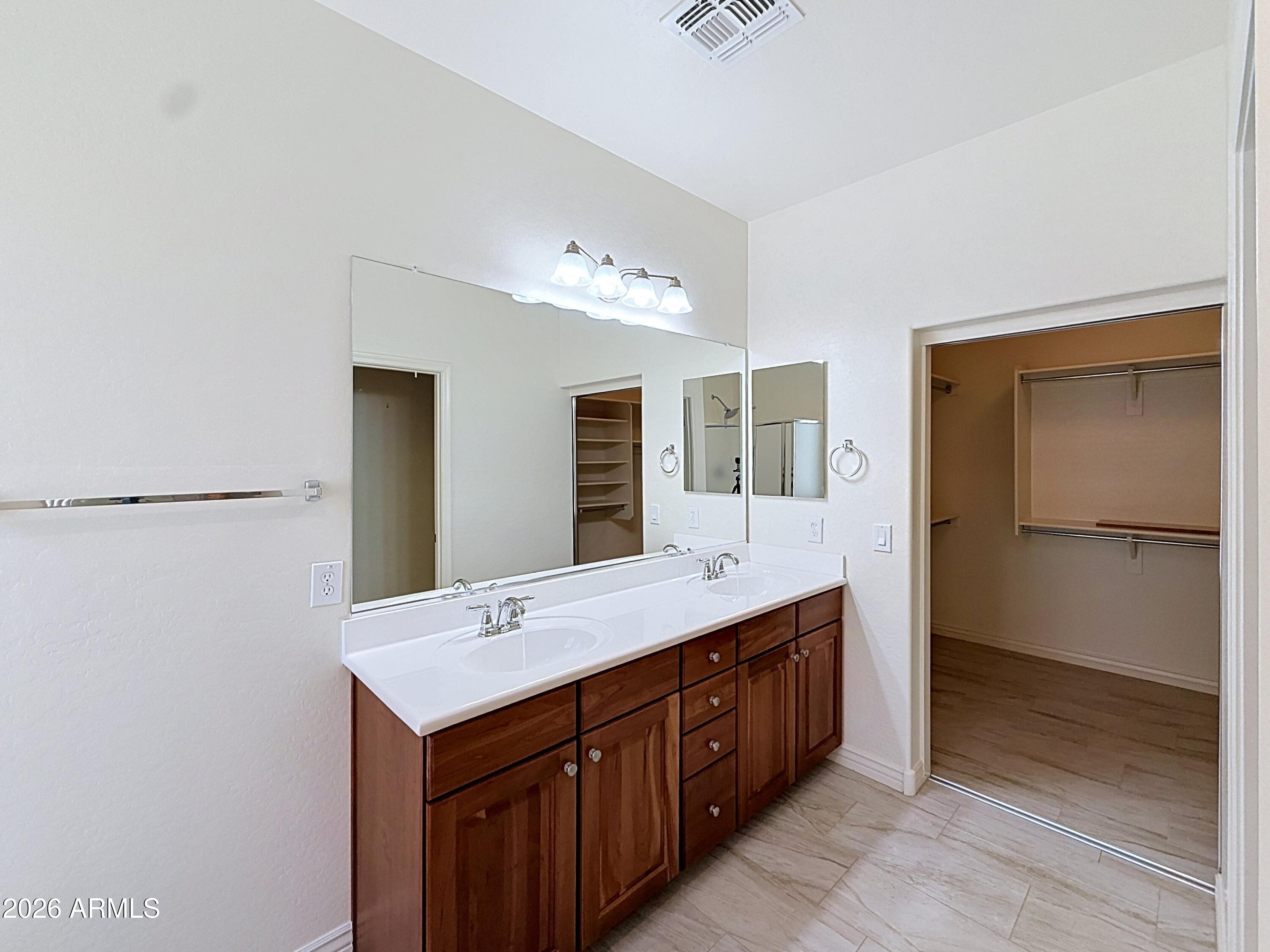 DYNAMITE ESTATES - Residential Lease